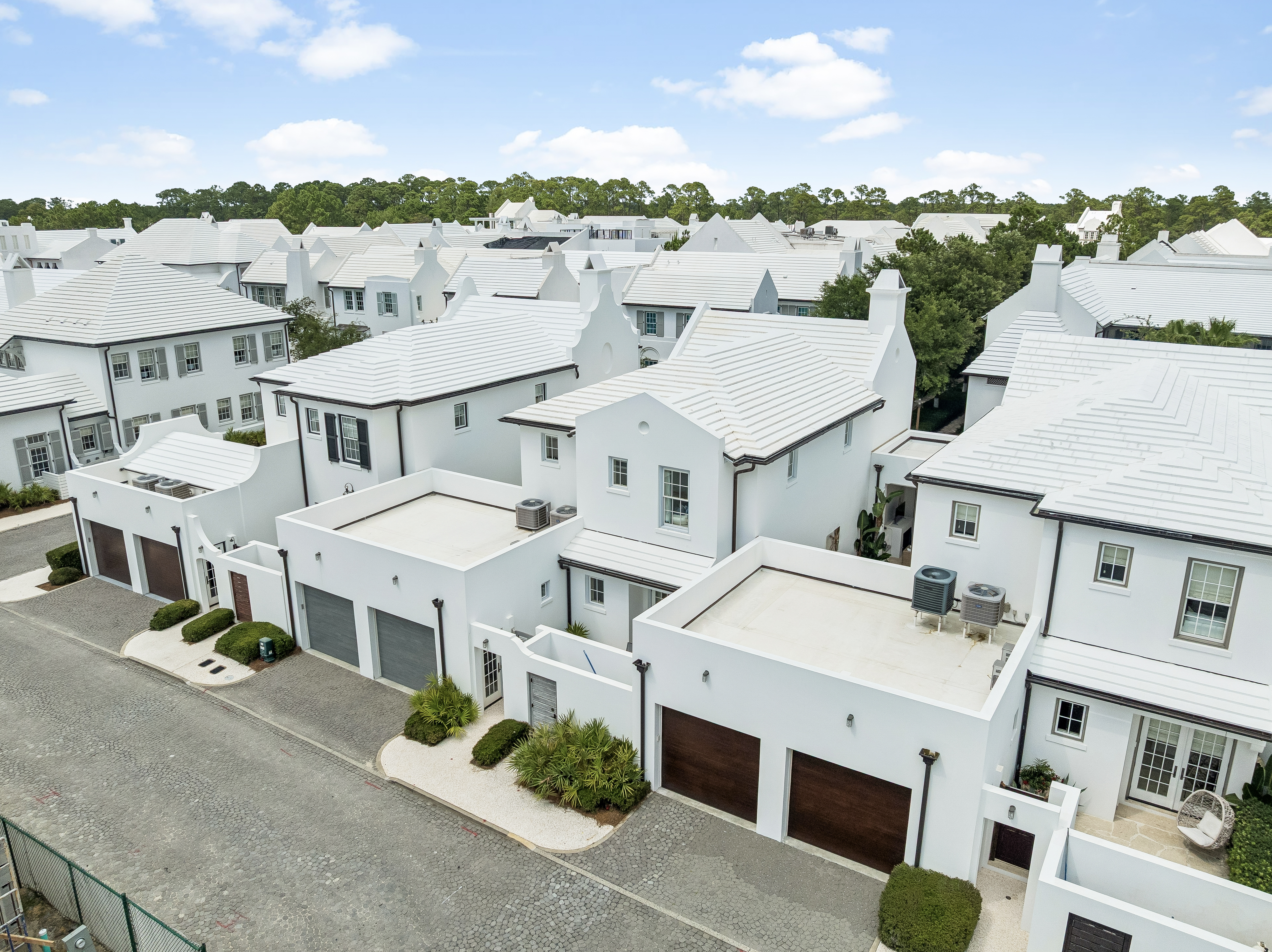  Courtyard Retreat with Dual Primary Suites in Coastal Community - 物件實景
