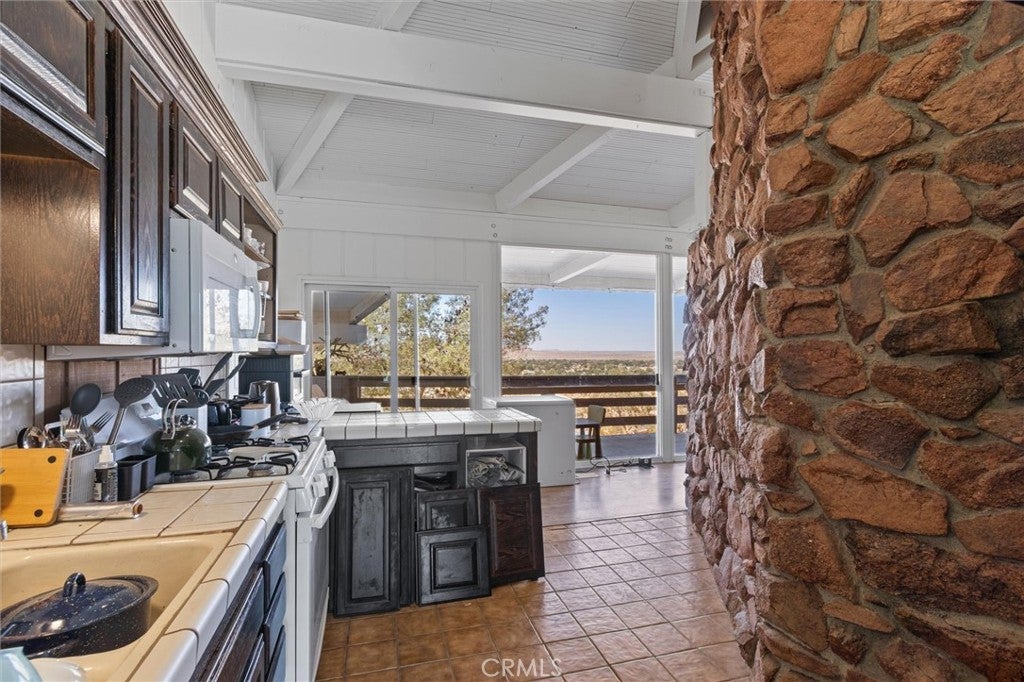 Palmdale, California, 93591, United States, 4 Bedrooms Bedrooms, ,1 BathroomBathrooms,Residential,For Sale,1940534