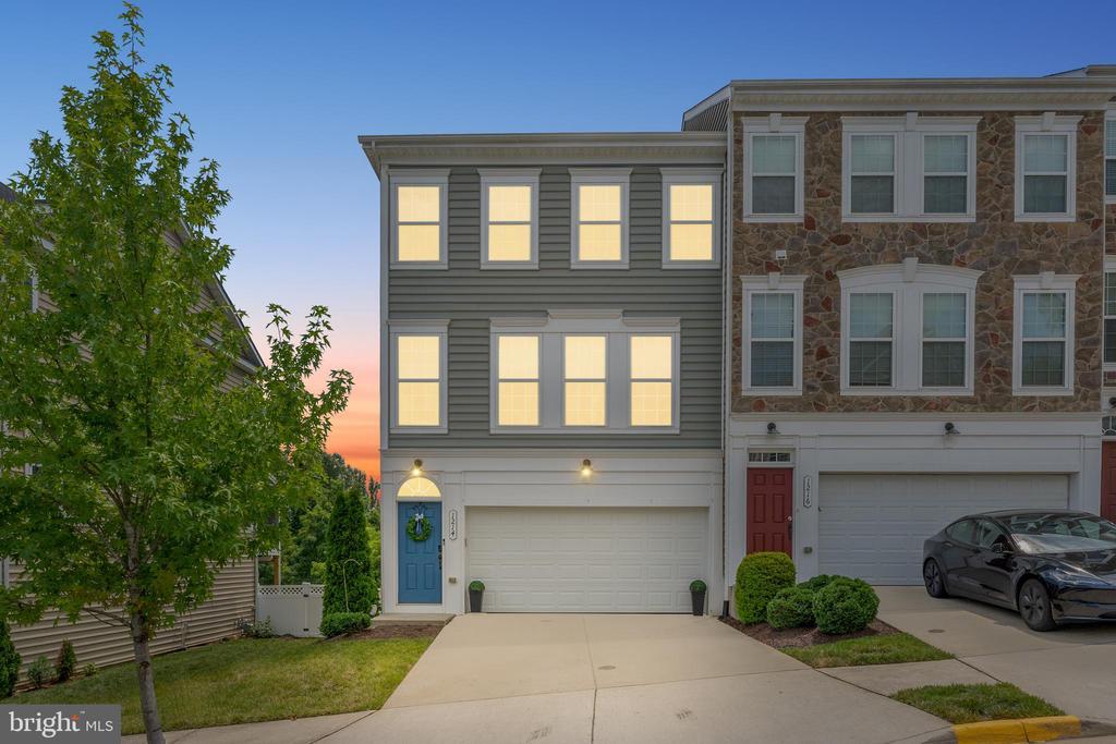 Fredericksburg, Virginia, 22401, United States, 4 Bedrooms Bedrooms, ,4 BathroomsBathrooms,Residential,For Sale,1827439