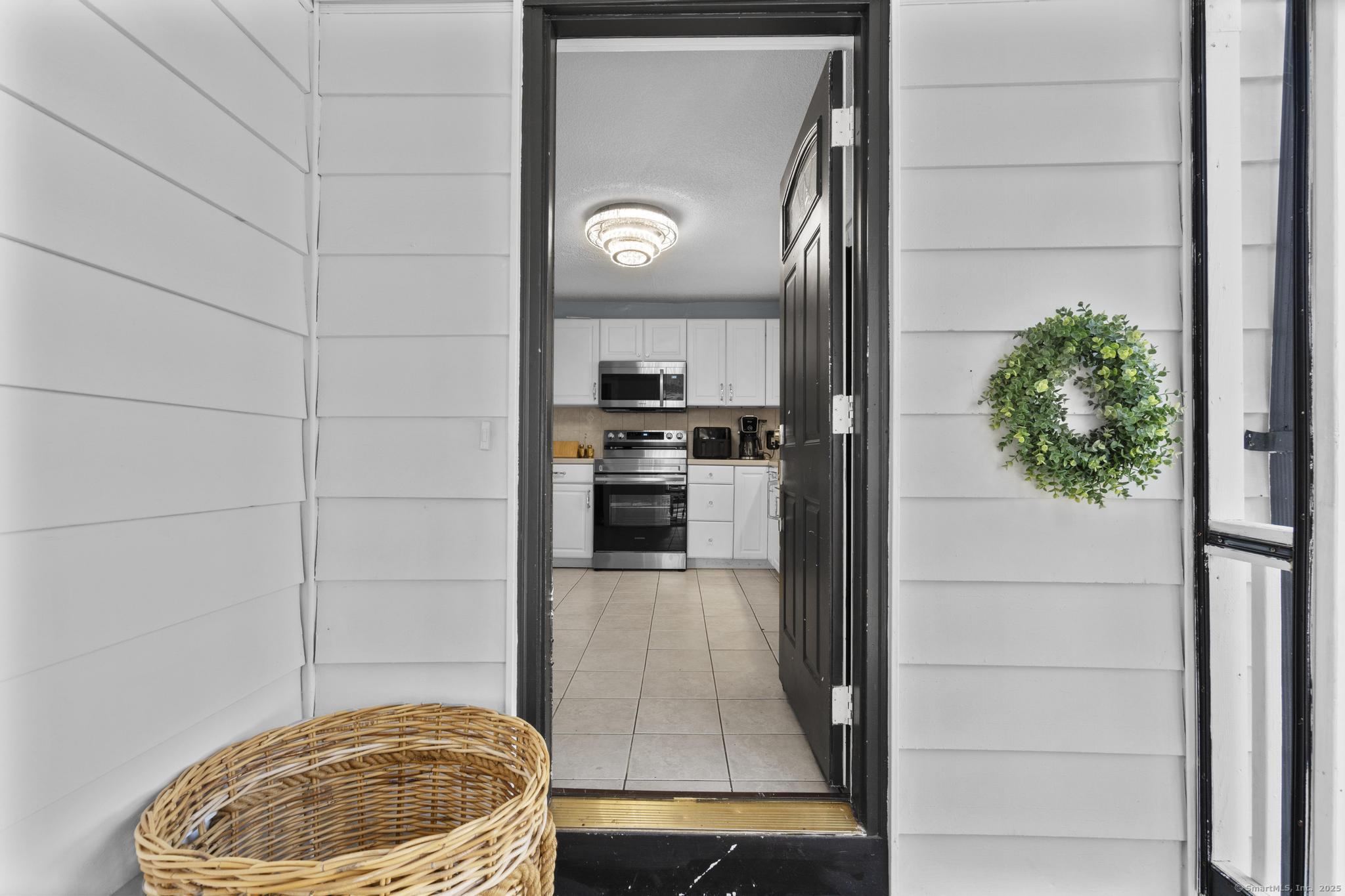 Milford, Connecticut, 06460, United States, 3 Bedrooms Bedrooms, ,2 BathroomsBathrooms,Residential,For Sale,1942081