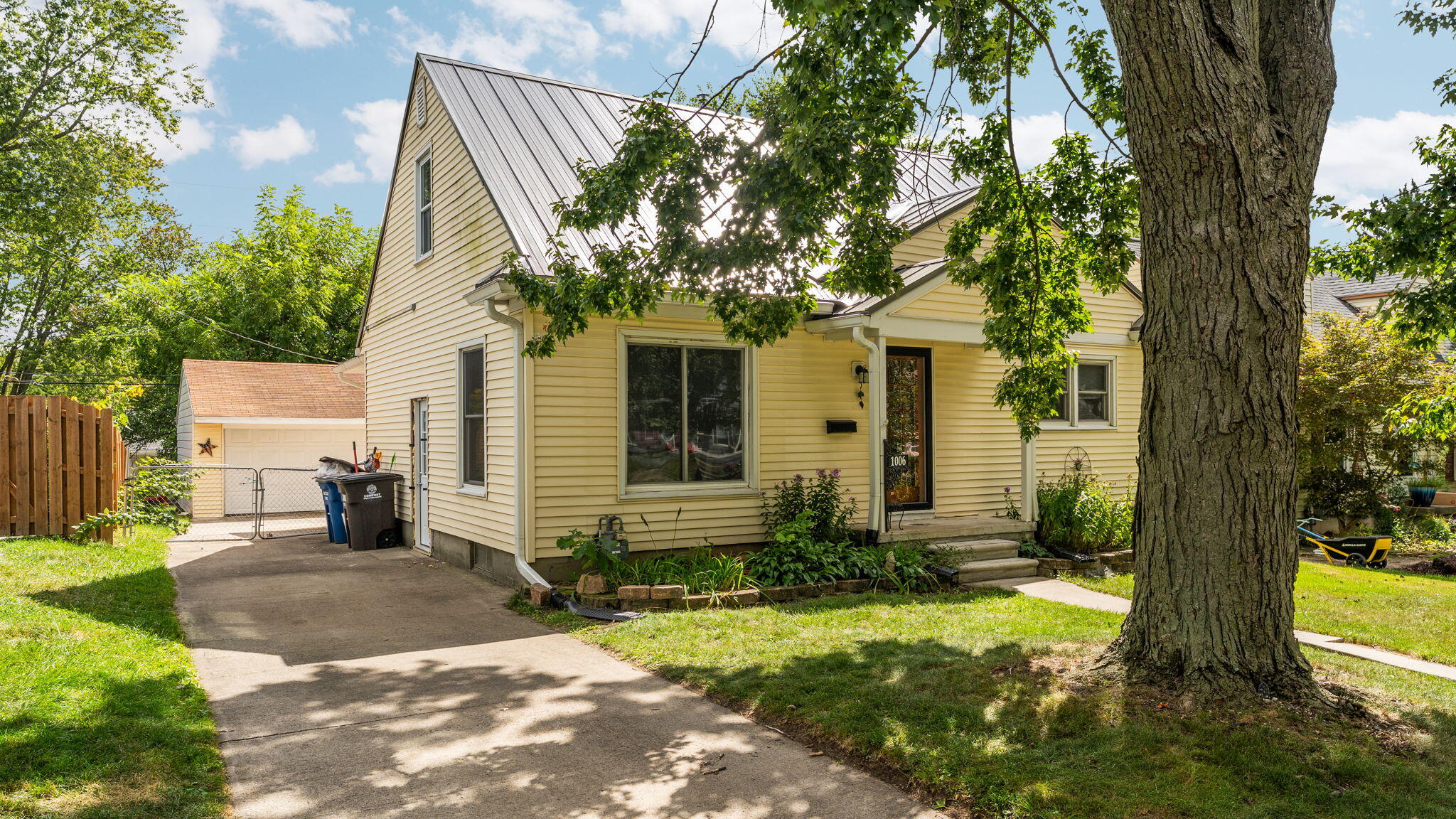 Ann Arbor, Michigan, 48103, United States, 3 Bedrooms Bedrooms, ,2 BathroomsBathrooms,Residential,For Sale,1937160