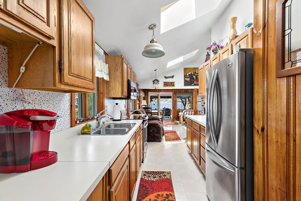Lakeville, Massachusetts, 02347, United States, 2 Bedrooms Bedrooms, ,1 BathroomBathrooms,Residential,For Sale,1924540