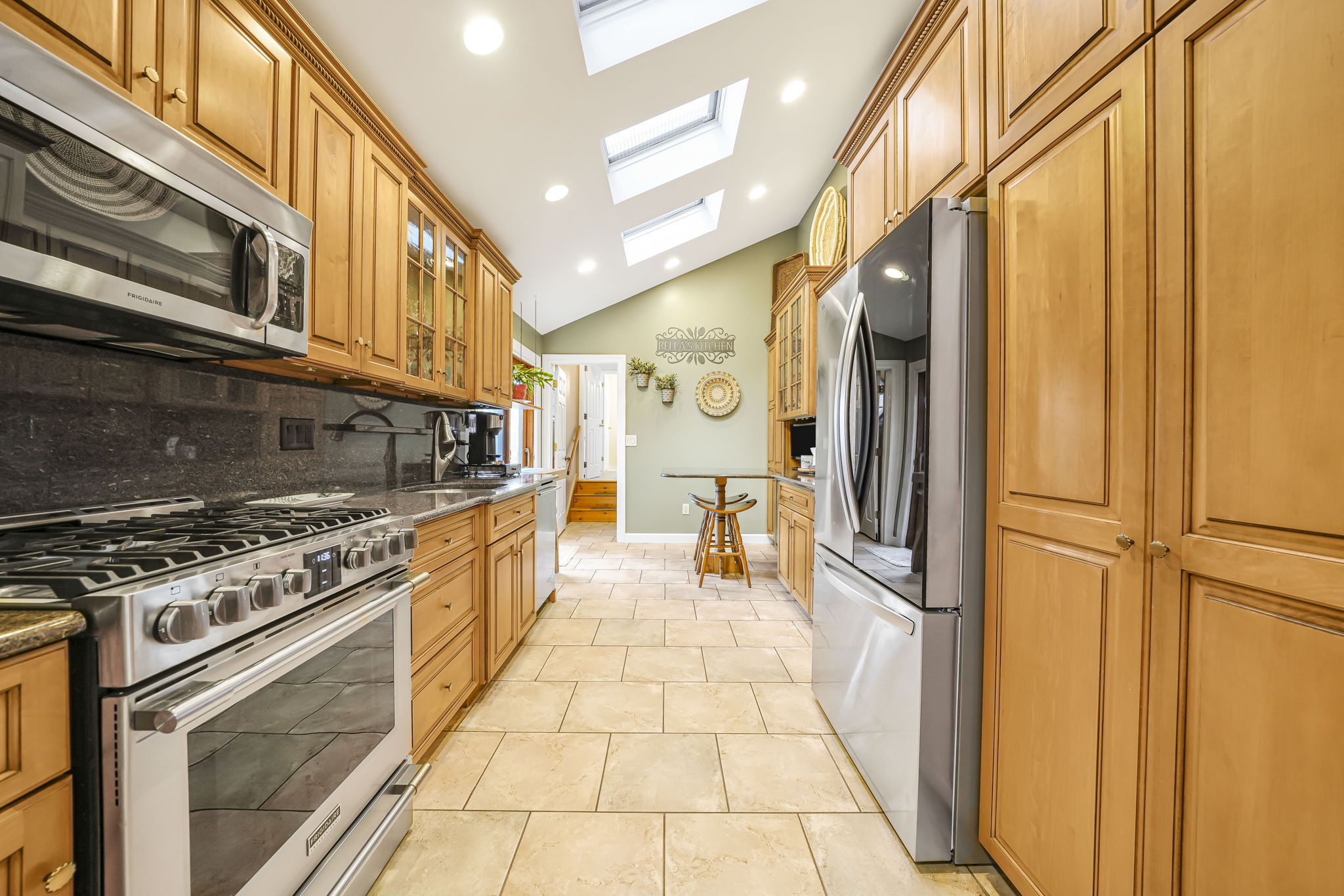 Lincoln Park, New Jersey, 07035, United States, 6 Bedrooms Bedrooms, ,4 BathroomsBathrooms,Residential,For Sale,1986151