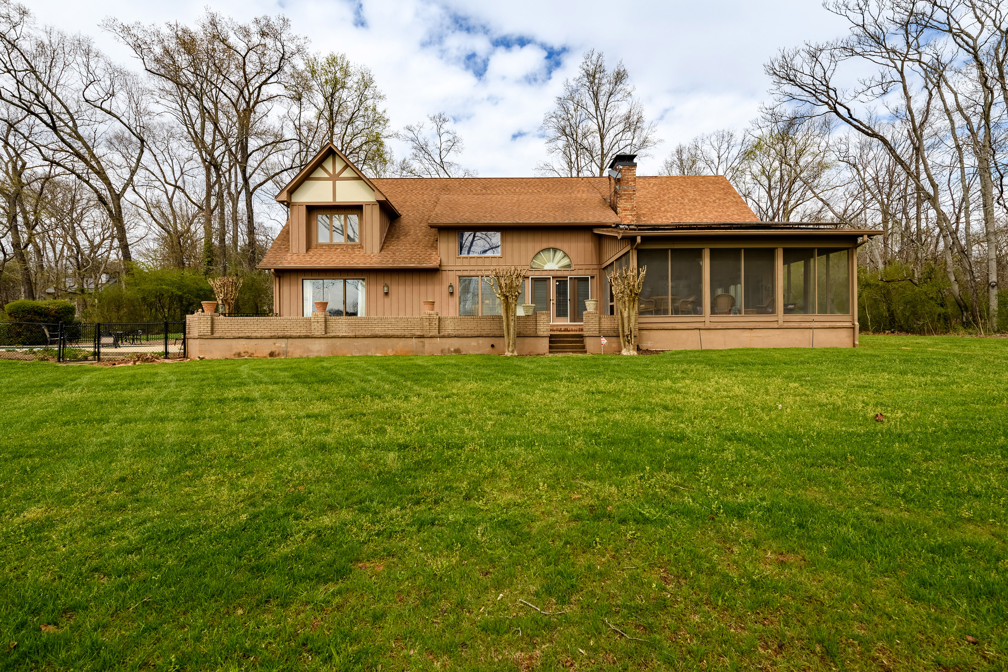  Lakefront Estate with Private Dock, Guest Home and Pool - 物件實景