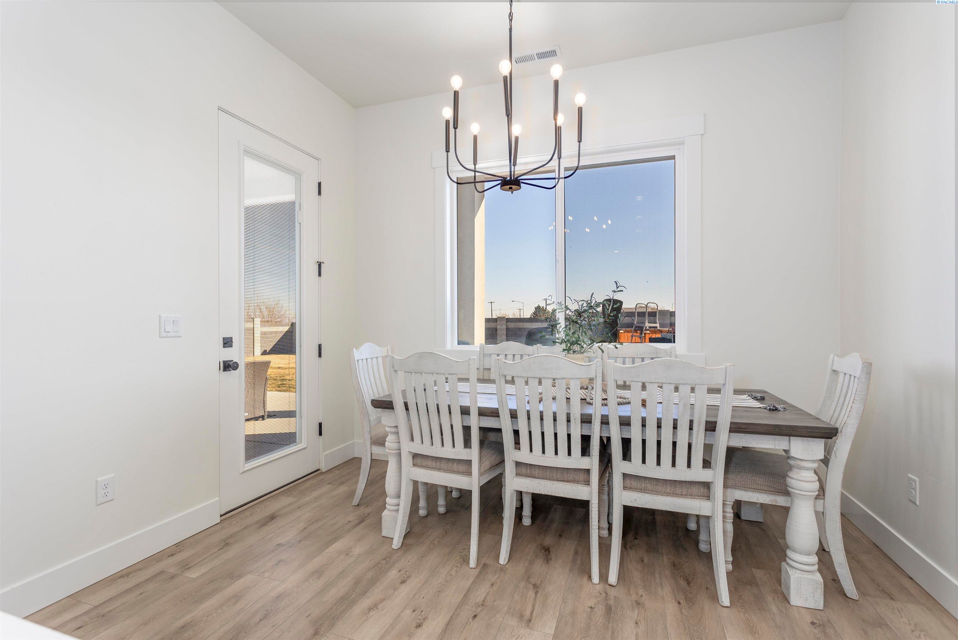 Kennewick, Washington, 99338, United States, 4 Bedrooms Bedrooms, ,3 BathroomsBathrooms,Residential,For Sale,2010743