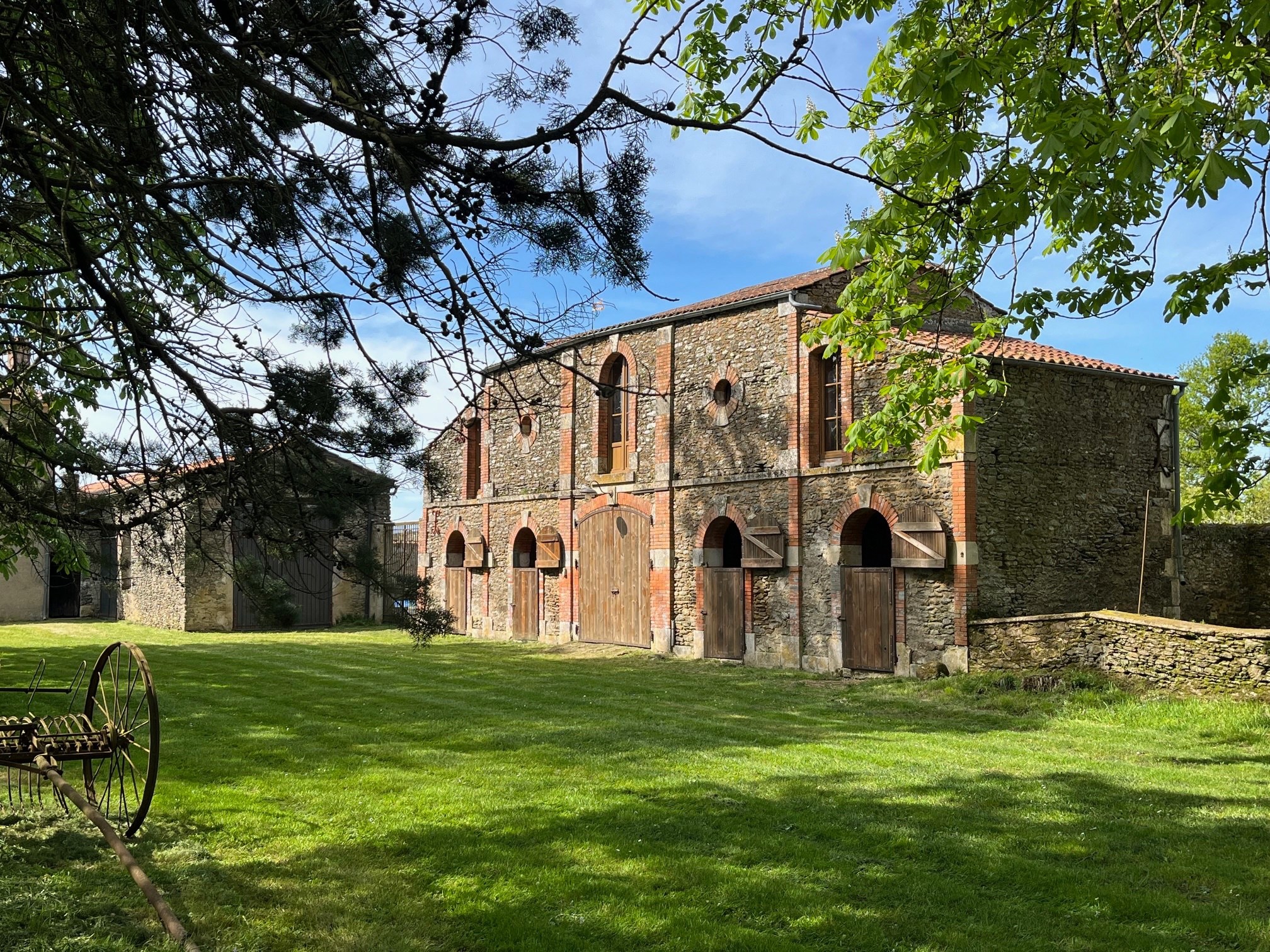  Elegant 19th château with guesthouses and vineyard - 物件實景