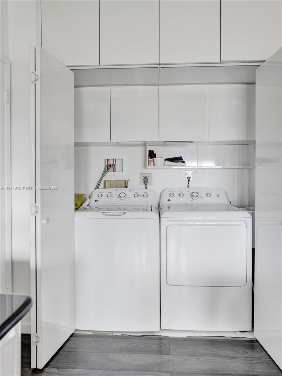 Hollywood, Florida, 33021, United States, 2 Bedrooms Bedrooms, ,3 BathroomsBathrooms,Residential,For Sale,1997464