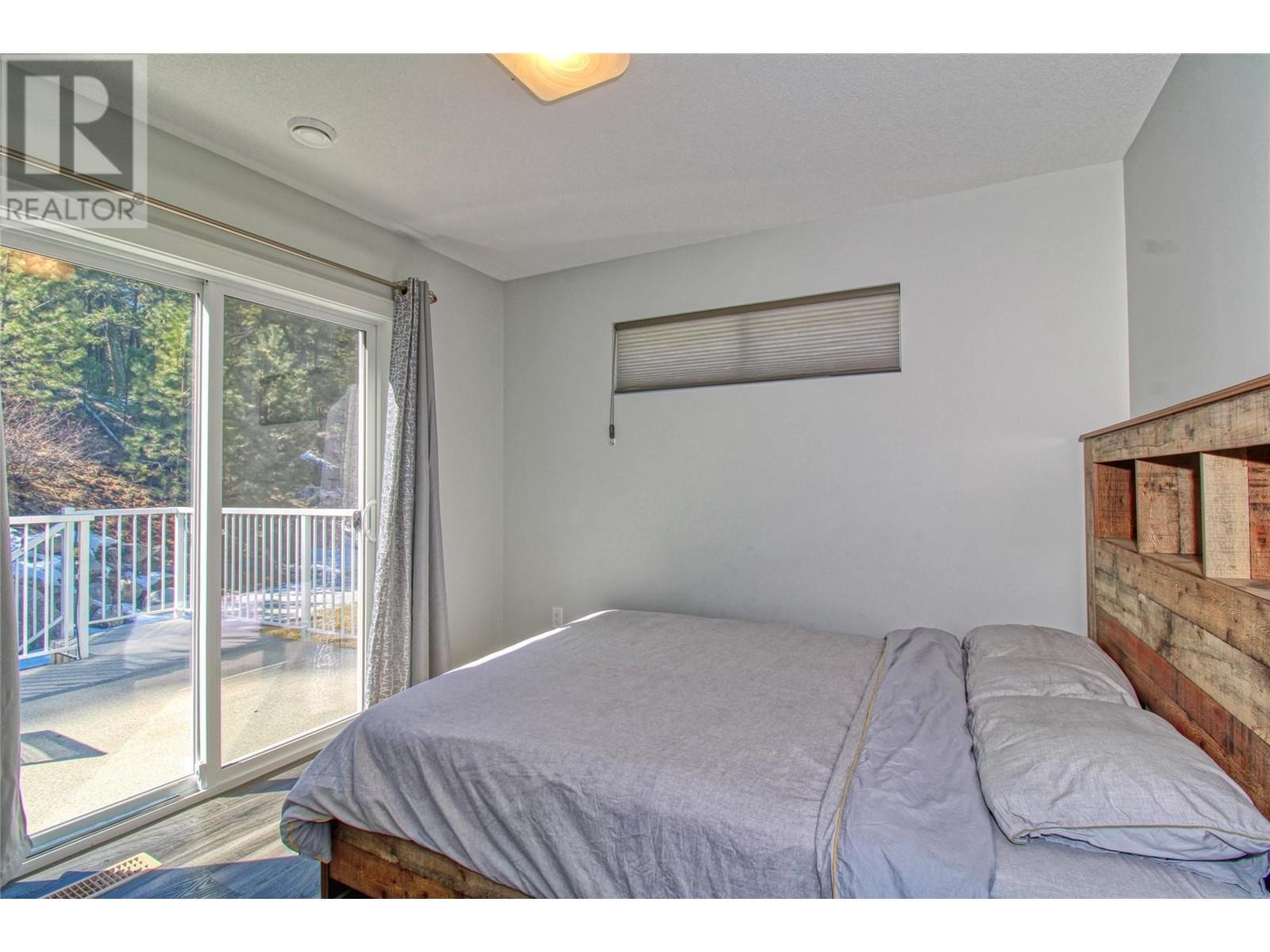 KELOWNA, British Columbia, V1Z 3R8, CA, 3 Bedrooms Bedrooms, ,3 BathroomsBathrooms,Residential,For Sale,1951197