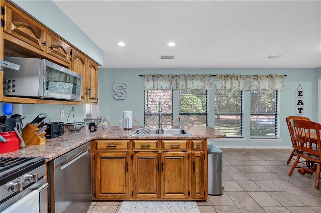 Grand Bay, Alabama, 36541, United States, 5 Bedrooms Bedrooms, ,3 BathroomsBathrooms,Residential,For Sale,2000990