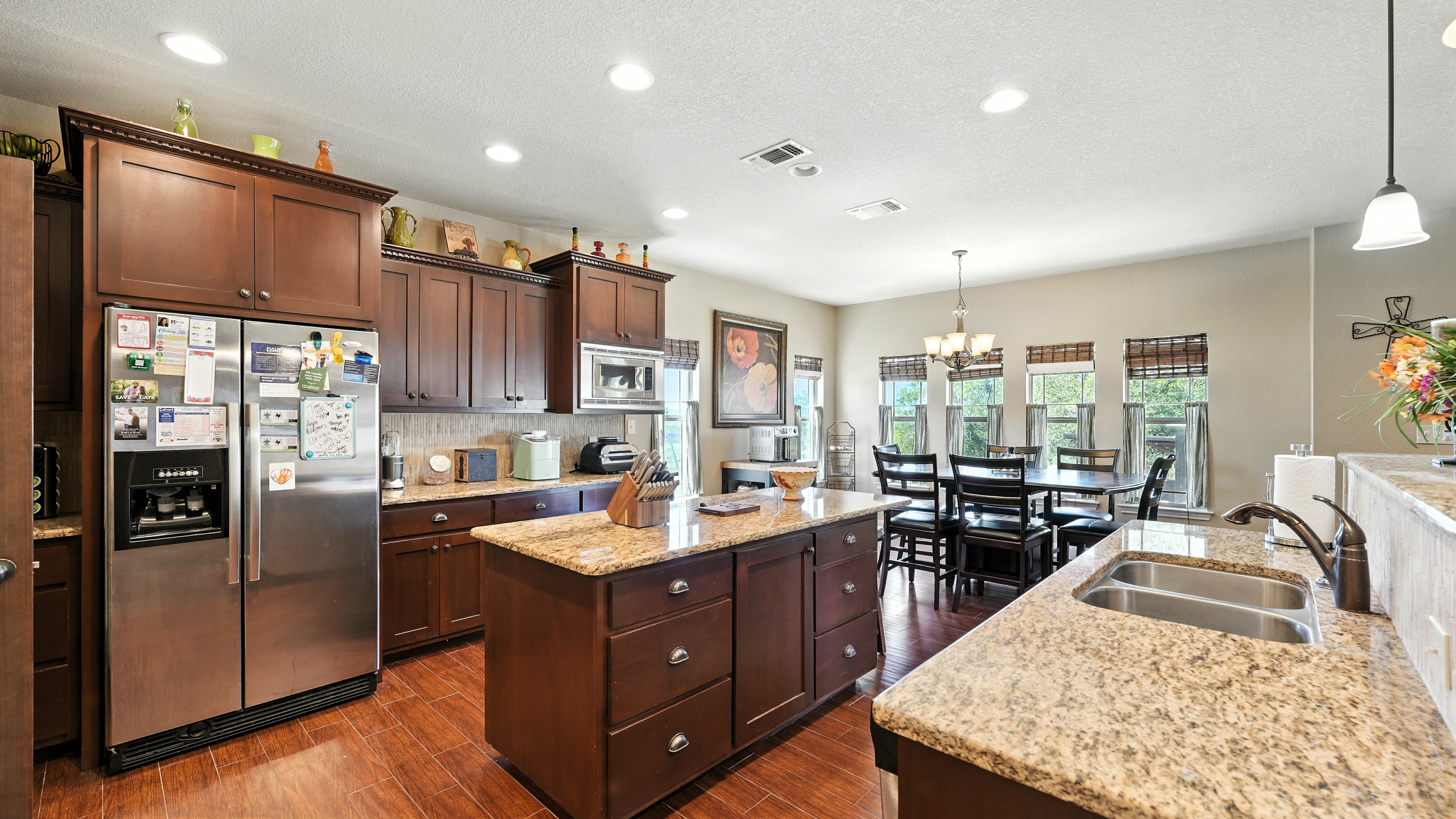 Floresville, Texas, 78114, United States, 3 Bedrooms Bedrooms, ,2 BathroomsBathrooms,Residential,For Sale,1978847