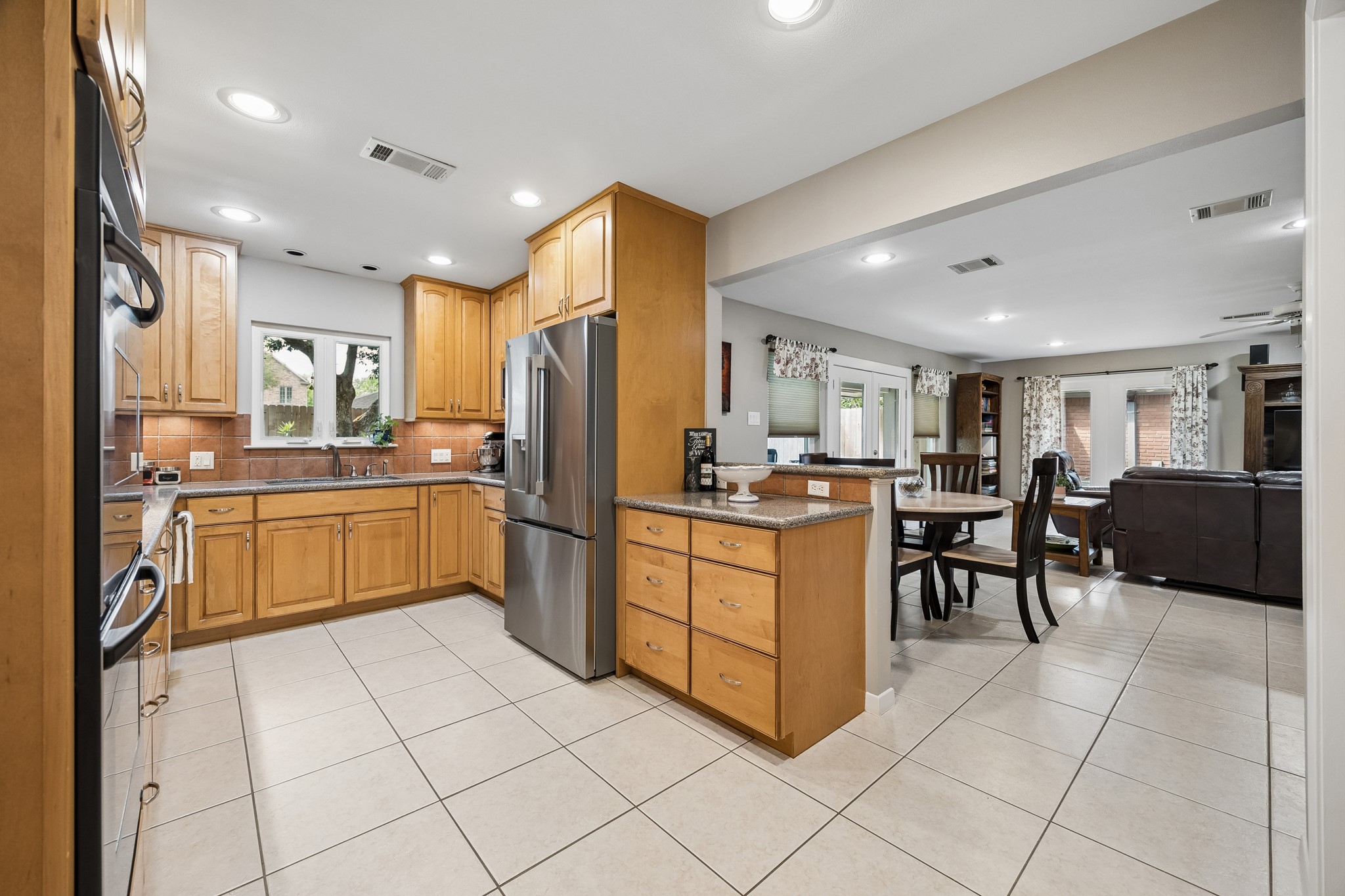  3427 Gannett Street - 物件實景