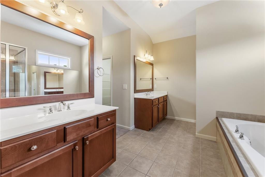 Mableton, Georgia, 30126, United States, 5 Bedrooms Bedrooms, ,4 BathroomsBathrooms,Residential,For Sale,1924868
