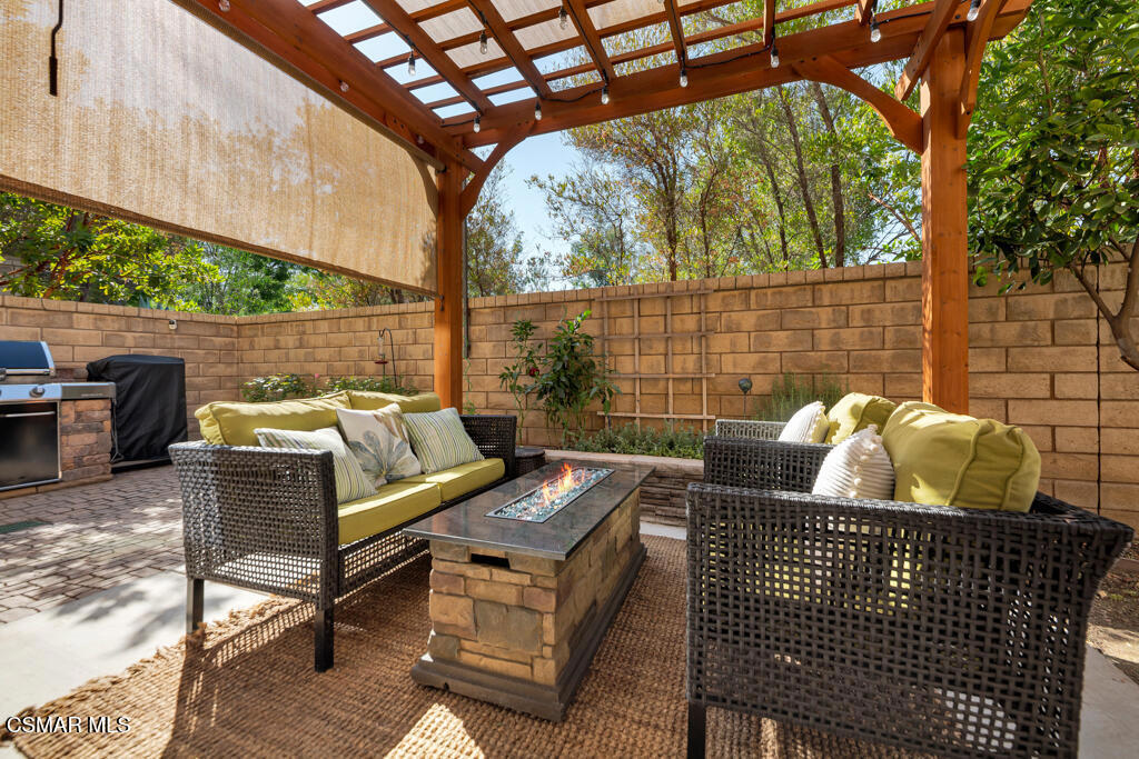 Valencia, California, 91354, United States, 4 Bedrooms Bedrooms, ,3 BathroomsBathrooms,Residential,For Sale,1914107