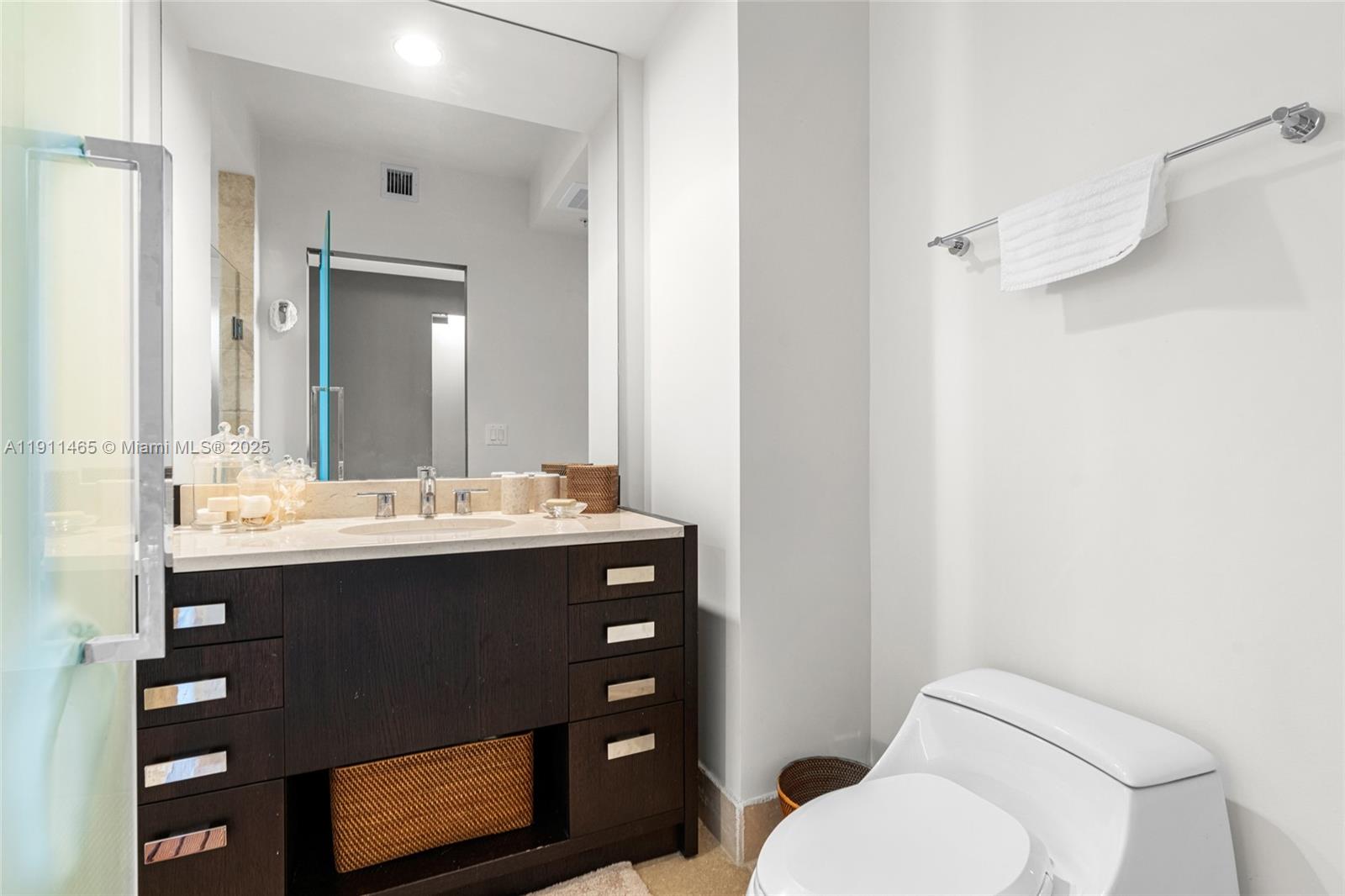 Sunny Isles Beach, Florida, 33160, United States, 3 Bedrooms Bedrooms, ,4 BathroomsBathrooms,Residential,For Sale,1991533