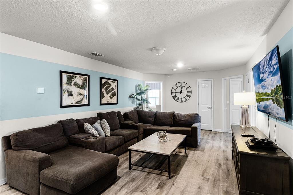 Davenport, Florida, 33897, United States, 10 Bedrooms Bedrooms, ,8 BathroomsBathrooms,Residential,For Sale,1897679