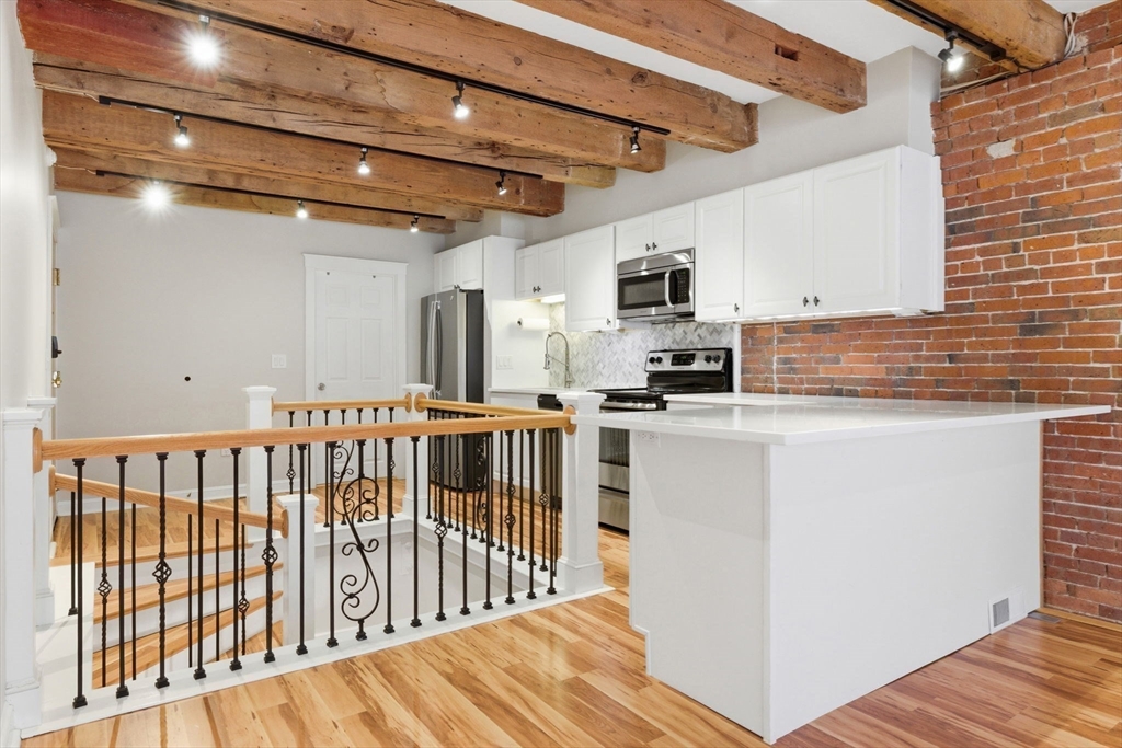 Boston, Massachusetts, 02109, United States, 2 Bedrooms Bedrooms, ,1 BathroomBathrooms,Residential,For Sale,2034502