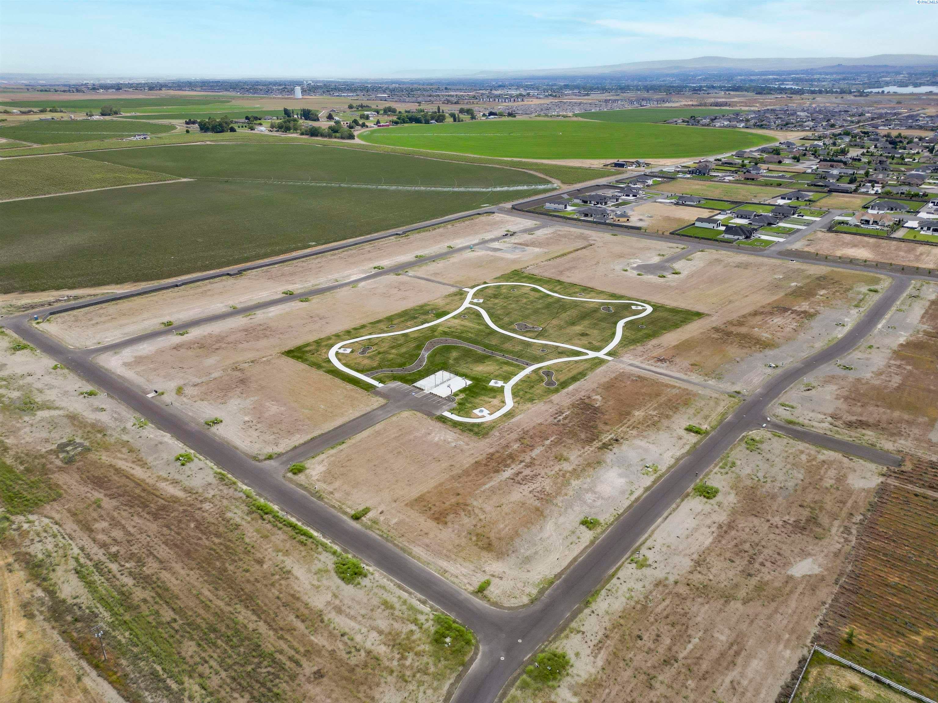 Pasco, Washington, 99301, United States, 4 Bedrooms Bedrooms, ,2 BathroomsBathrooms,Residential,For Sale,1981786