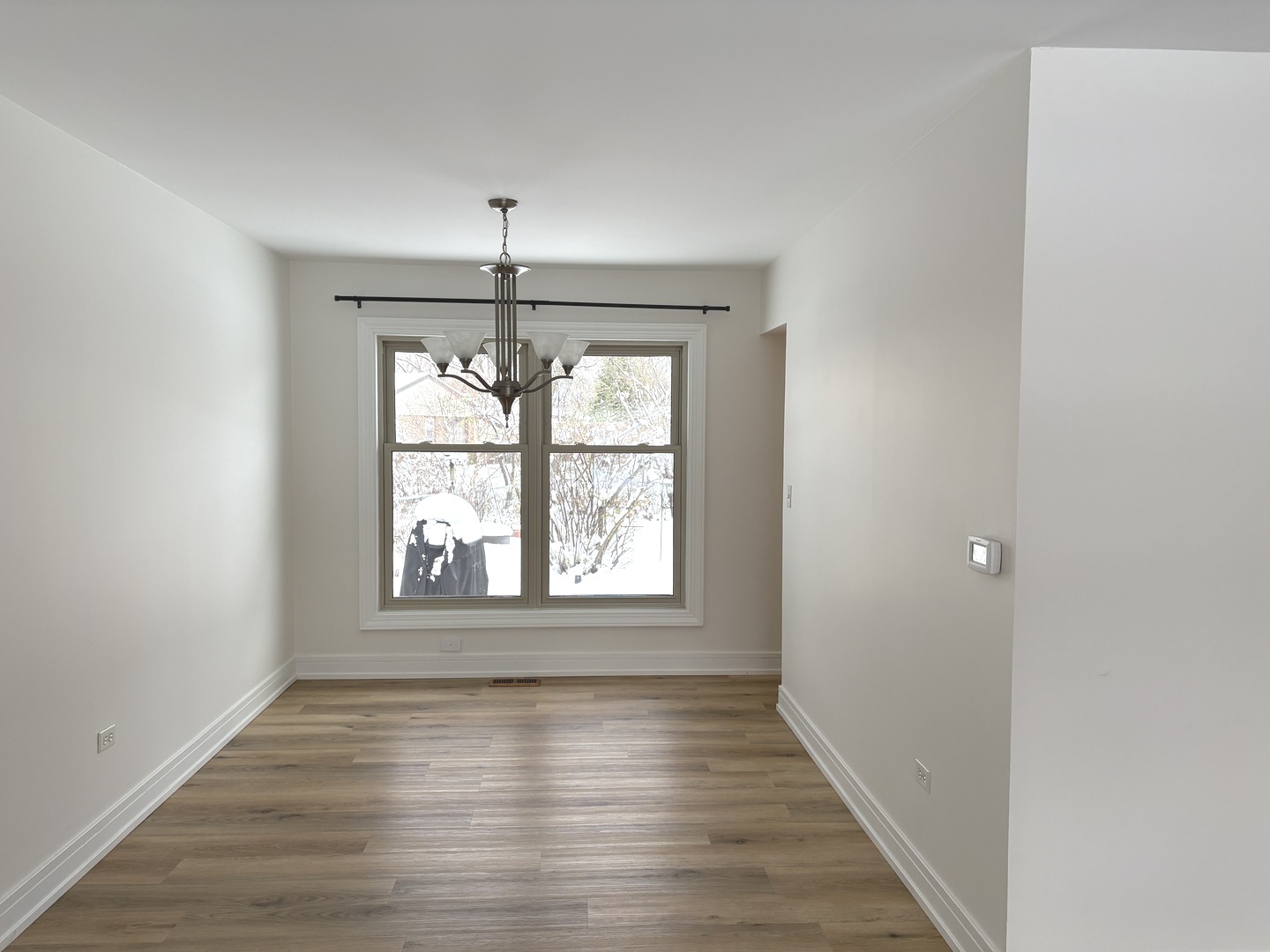 Arlington Heights, Illinois, 60004, United States, 3 Bedrooms Bedrooms, ,2 BathroomsBathrooms,Residential,For Sale,2000962