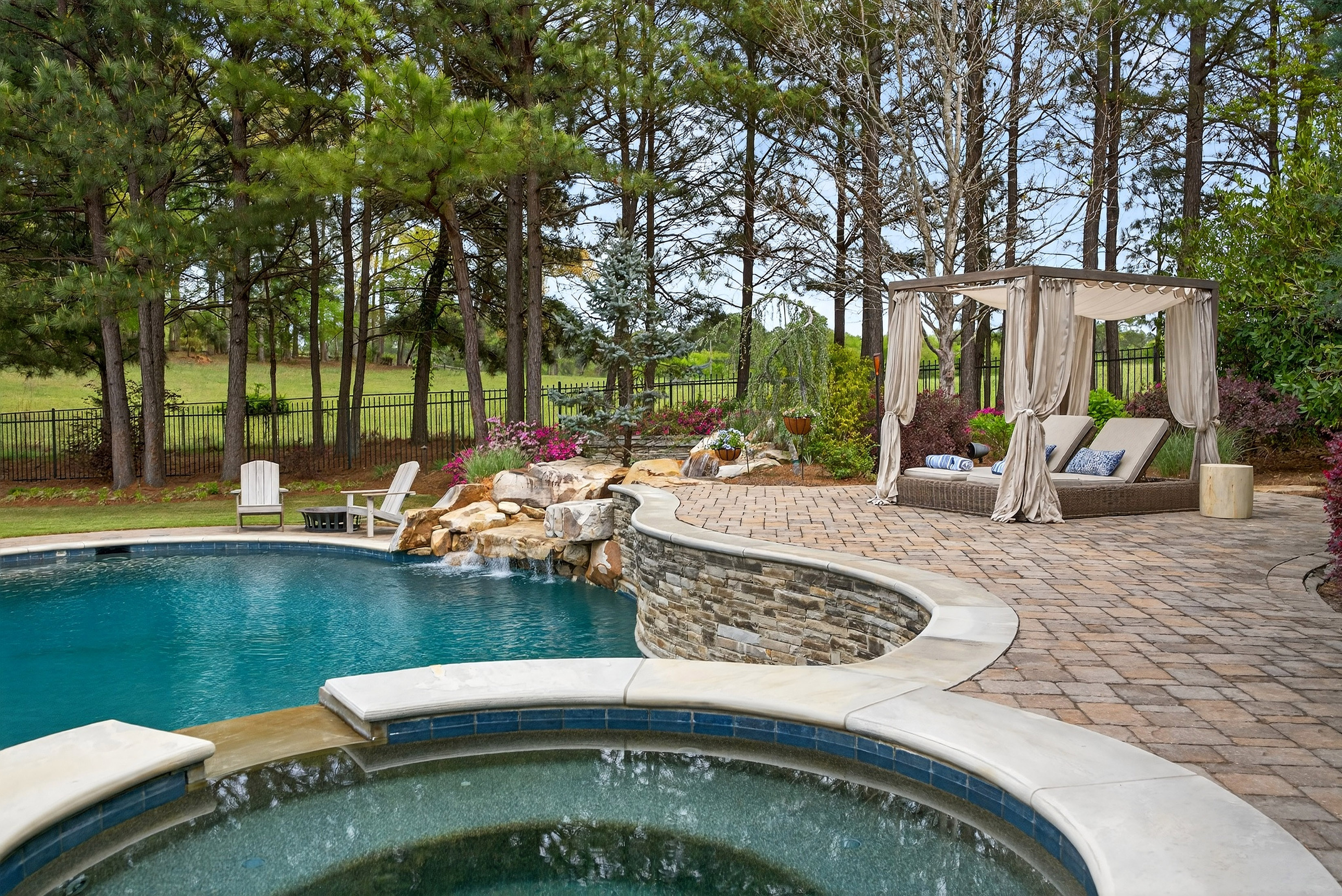  Experience Luxury in One of Georgia’s Most Prestigious Gated Golf Communities - 物件實景