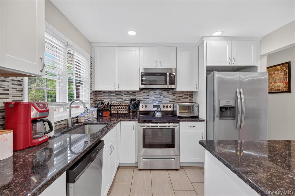 New Windsor, New York, 12553, United States, 4 Bedrooms Bedrooms, ,2 BathroomsBathrooms,Residential,For Sale,1977430