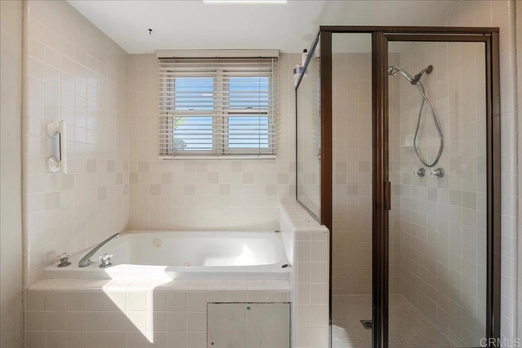 La Jolla, California, 92037, United States, 3 Bedrooms Bedrooms, ,3 BathroomsBathrooms,Residential,For Sale,1997509