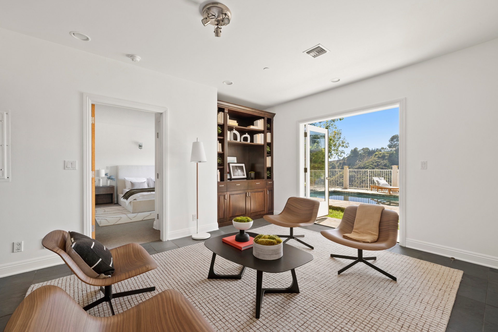  1939 Stradella Road - 物件實景