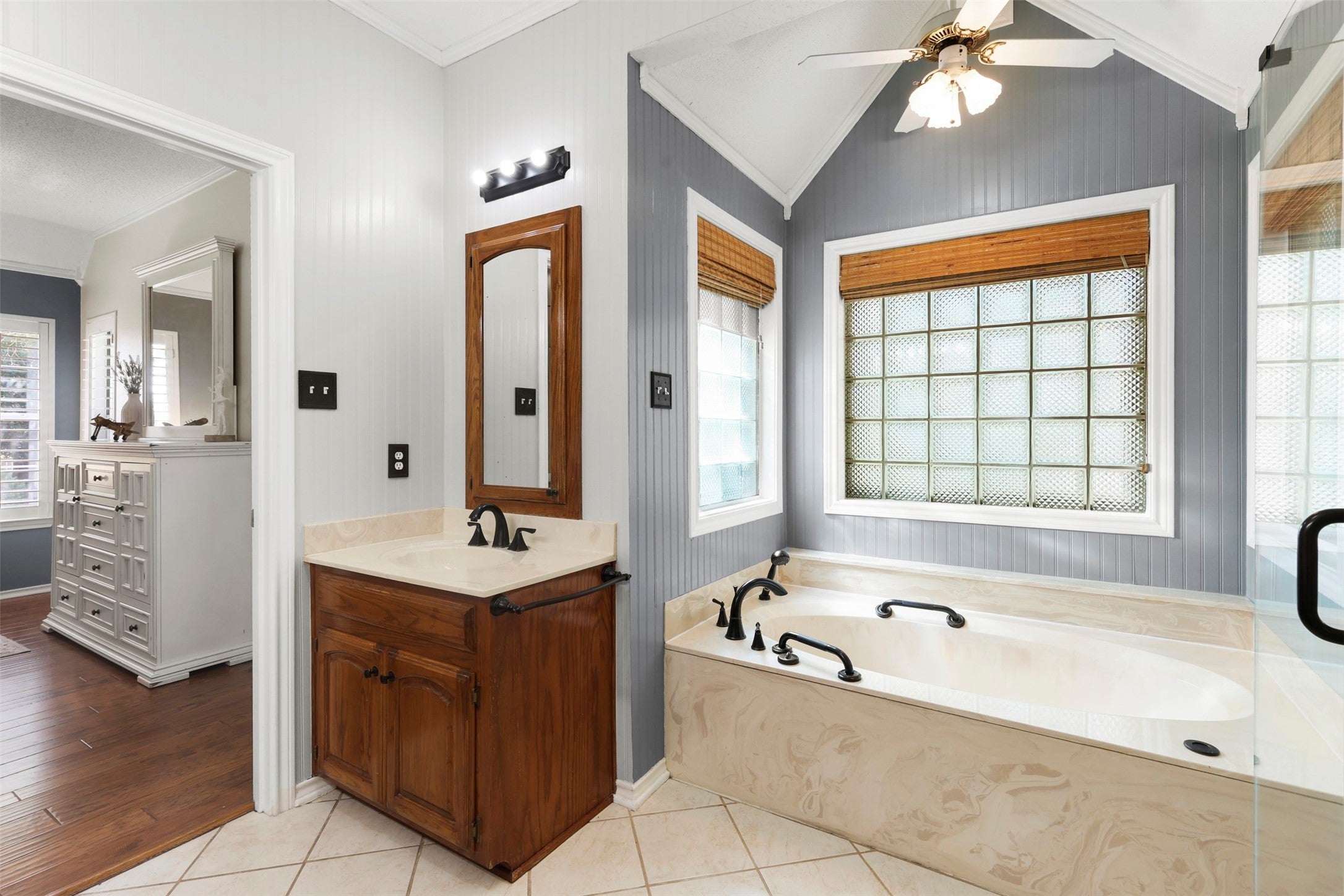 Sulphur Springs, Texas, 75482, United States, 3 Bedrooms Bedrooms, ,3 BathroomsBathrooms,Residential,For Sale,1907835