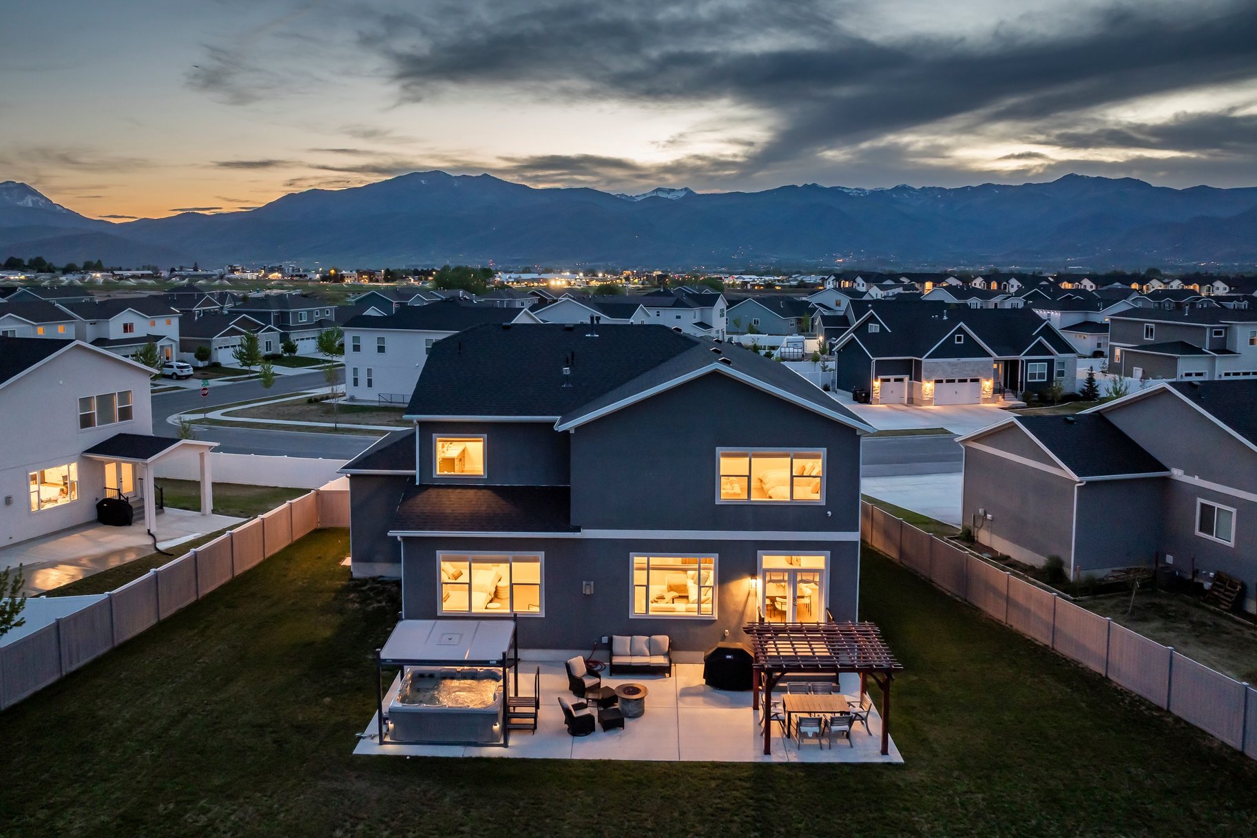  Fully Furnished Luxury Residence with Unmatched Finishes and Views - 物件實景