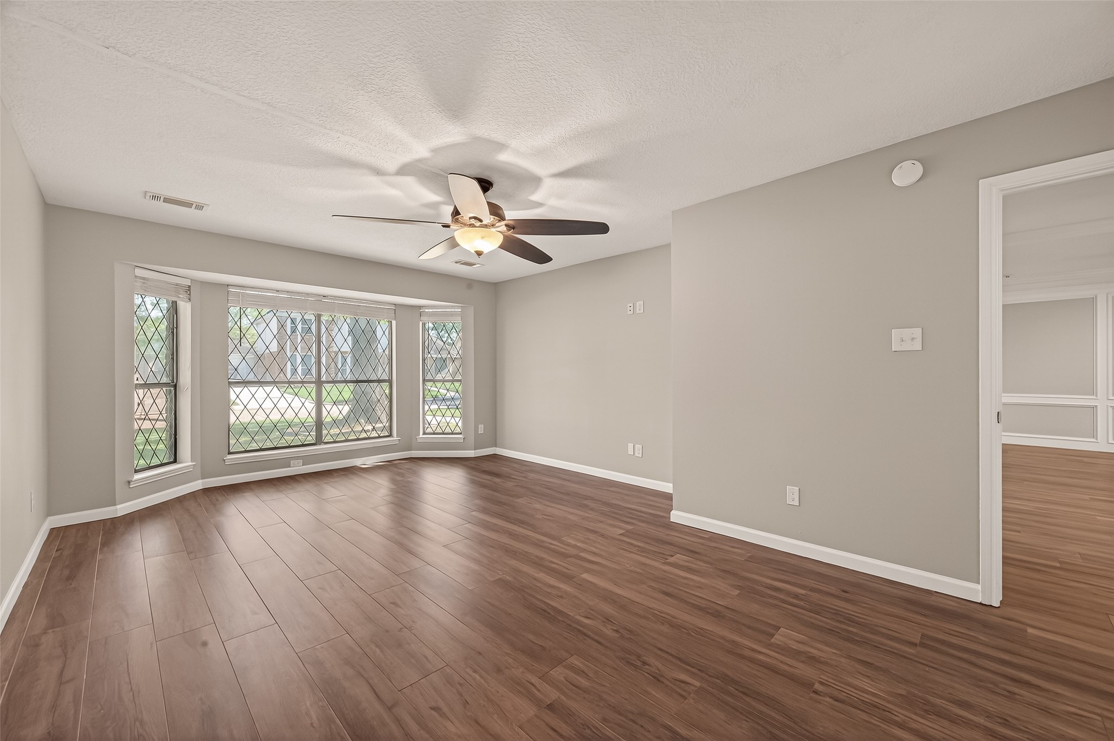  5323 Mulberry Grove Drive - 物件實景