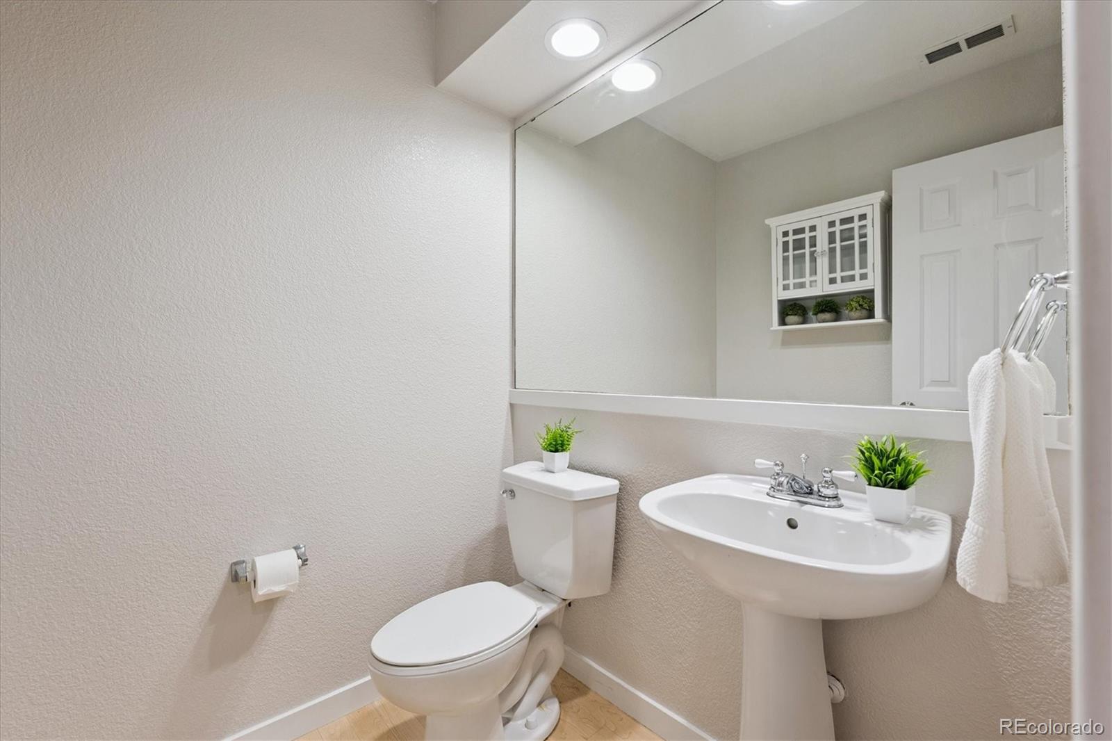 Broomfield, Colorado, 80023, United States, 3 Bedrooms Bedrooms, ,3 BathroomsBathrooms,Residential,For Sale,1939215