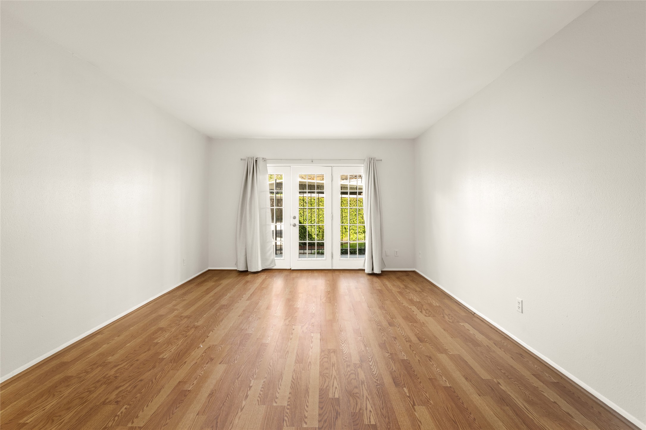  2238 S Piney Point Road #102 - 物件實景