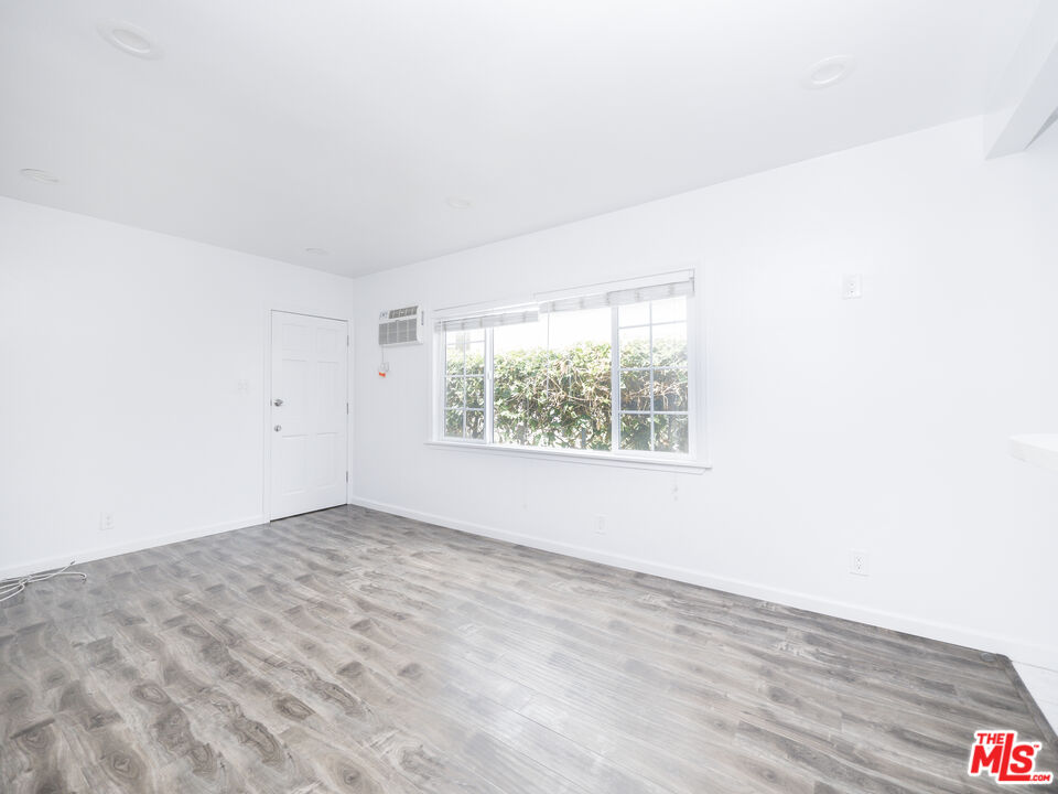 Los Angeles, California, 90066, United States, 4 Bedrooms Bedrooms, ,Residential,For Sale,1705124