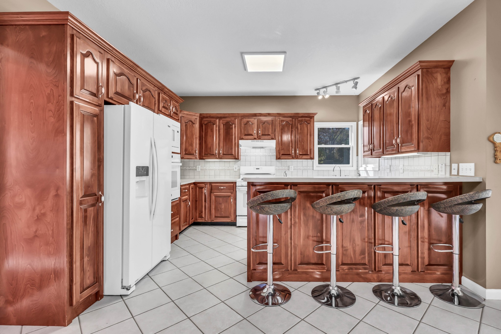 Clarksville, Tennessee, 37043, United States, 4 Bedrooms Bedrooms, ,4 BathroomsBathrooms,Residential,For Sale,1989948