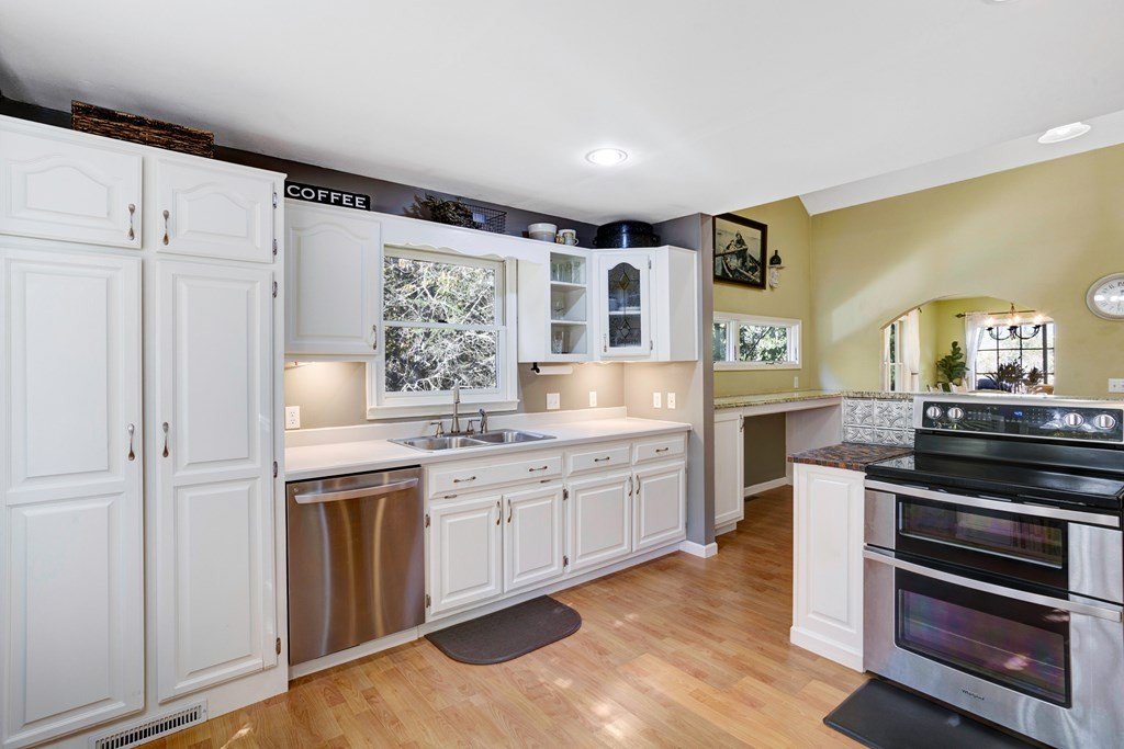 Hayesville, North Carolina, 28904, United States, 5 Bedrooms Bedrooms, ,4 BathroomsBathrooms,Residential,For Sale,1936874