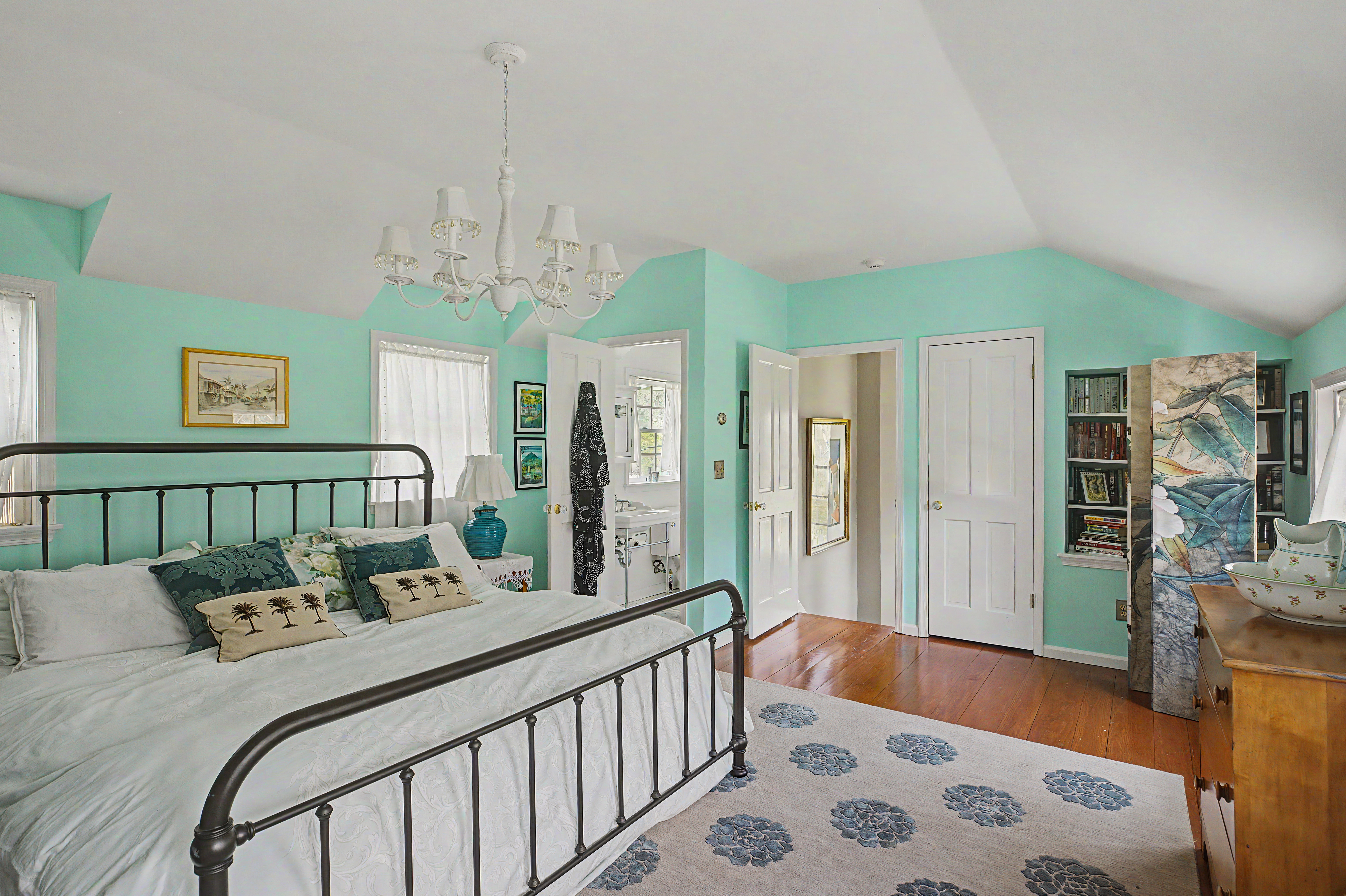  Exceptional Antique Estate Offers Two Distinct Properties on One Property - 物件實景