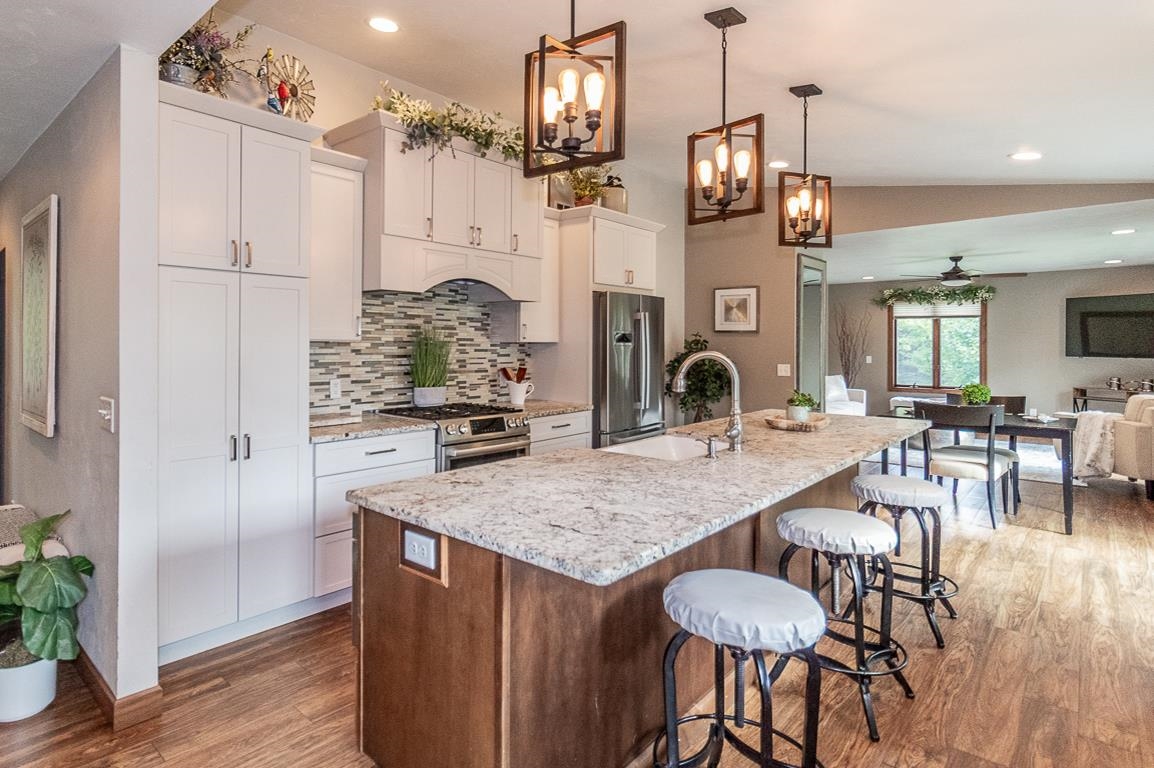 New London, Wisconsin, 54961-8021, United States, 4 Bedrooms Bedrooms, ,2 BathroomsBathrooms,Residential,For Sale,2008203