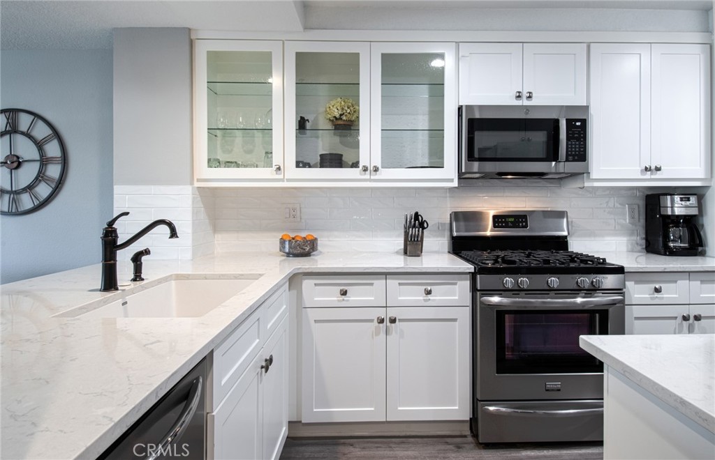 Newport Beach, California, 92663, United States, 1 Bedroom Bedrooms, ,1 BathroomBathrooms,Residential,For Sale,1990291