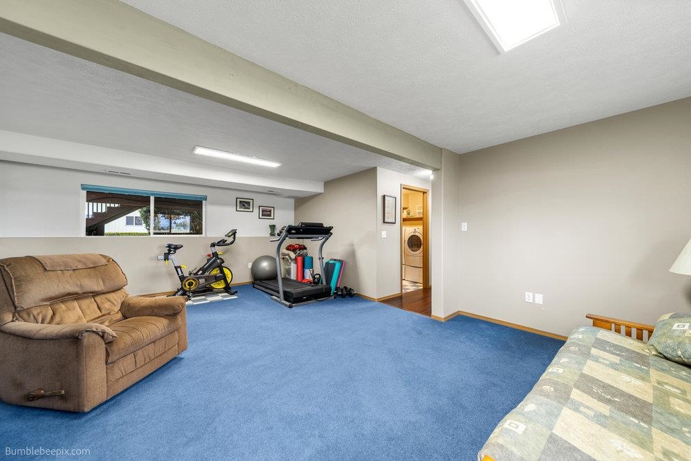 Newman Lake, Washington, 99025, United States, 4 Bedrooms Bedrooms, ,2 BathroomsBathrooms,Residential,For Sale,1987329