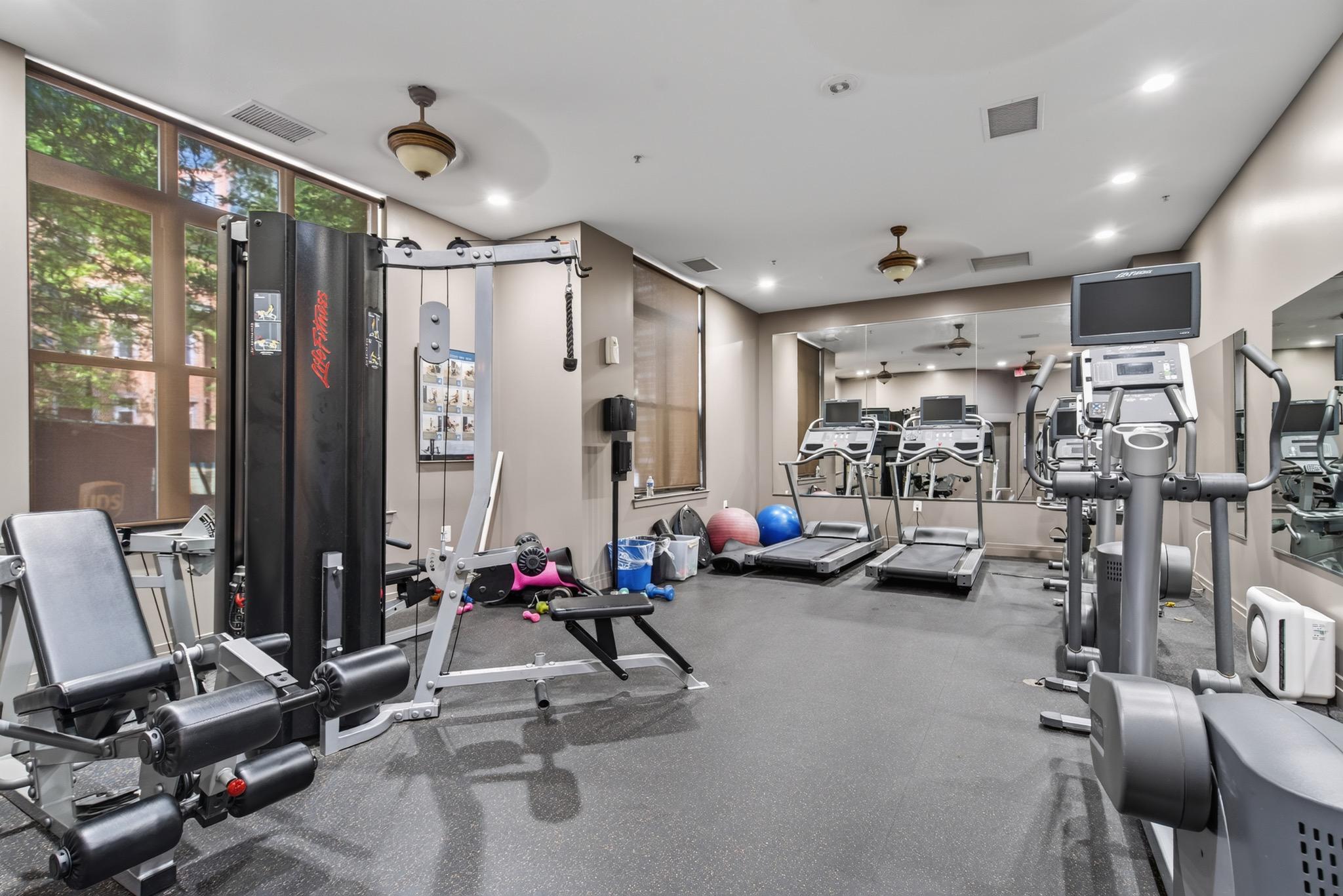  2220 Fairfax Drive, Arlington, VA, 22201 - 物件實景
