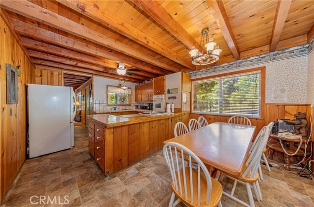 Yosemite, California, 95389, United States, 5 Bedrooms Bedrooms, ,4 BathroomsBathrooms,Residential,For Sale,1981132