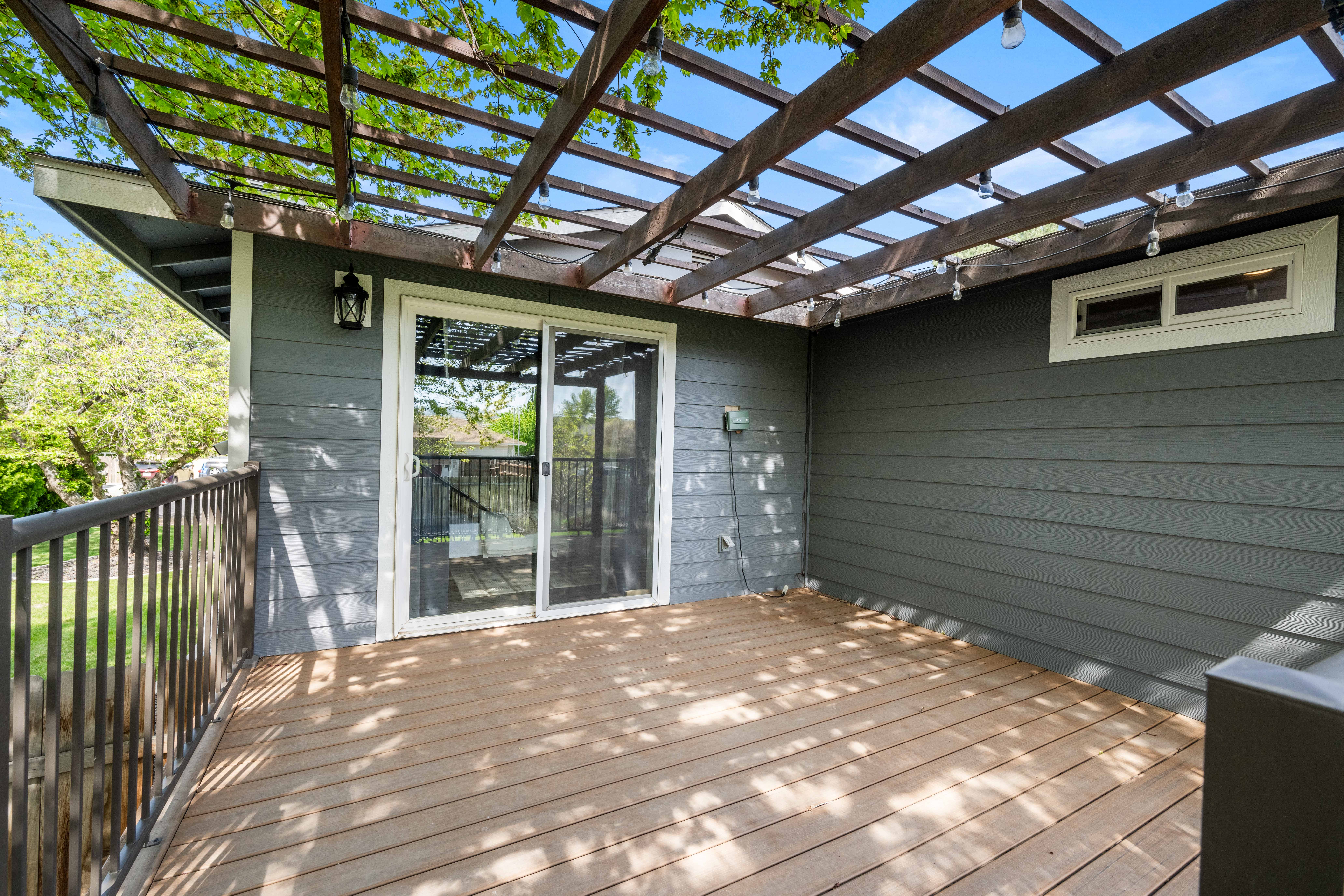  Beautifully Maintained Tri-Level Home - 物件實景