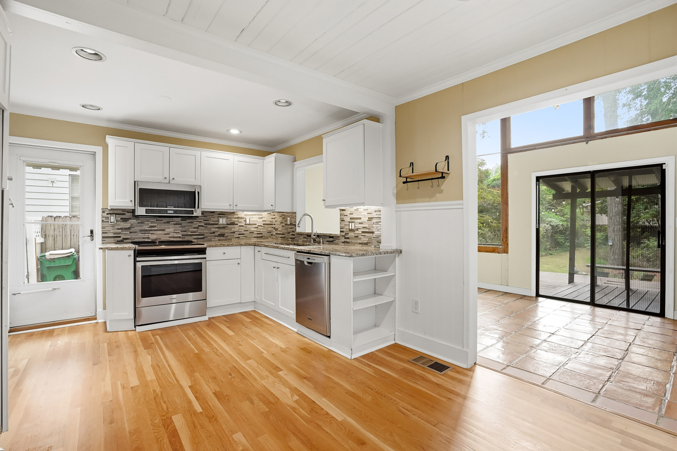  Charming Bungalow Tucked in Sought-After Lavista Park - 物件實景