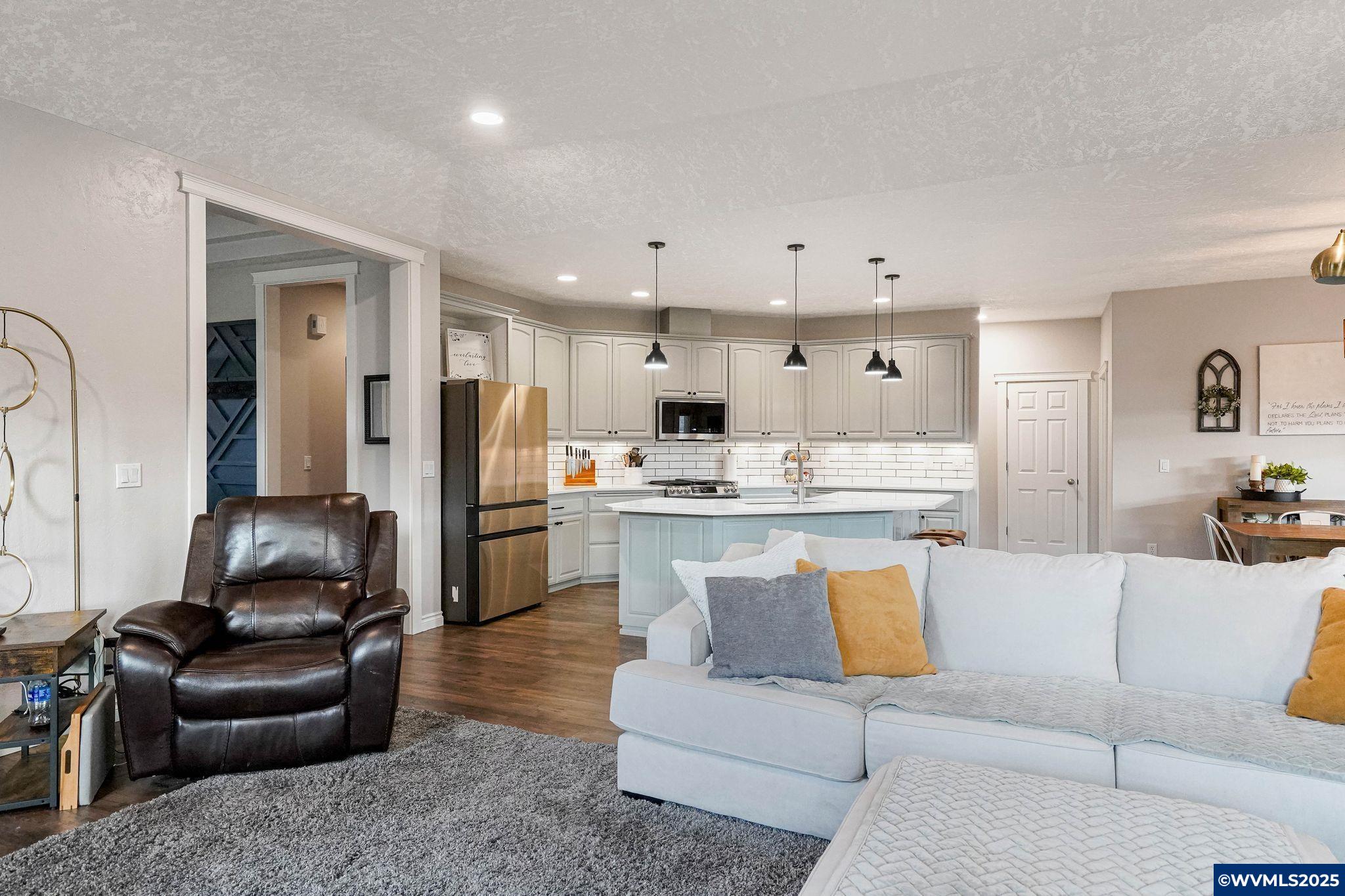 Albany, Oregon, 97321, United States, 3 Bedrooms Bedrooms, ,2 BathroomsBathrooms,Residential,For Sale,1992876