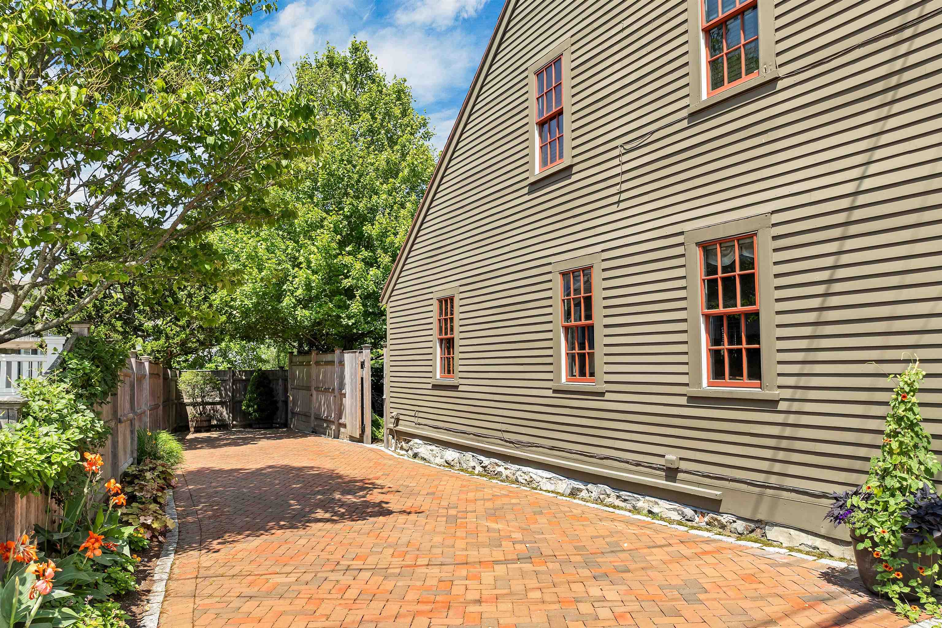 Portsmouth, New Hampshire, 03801, United States, 3 Bedrooms Bedrooms, ,1 BathroomBathrooms,Residential,For Sale,1919932