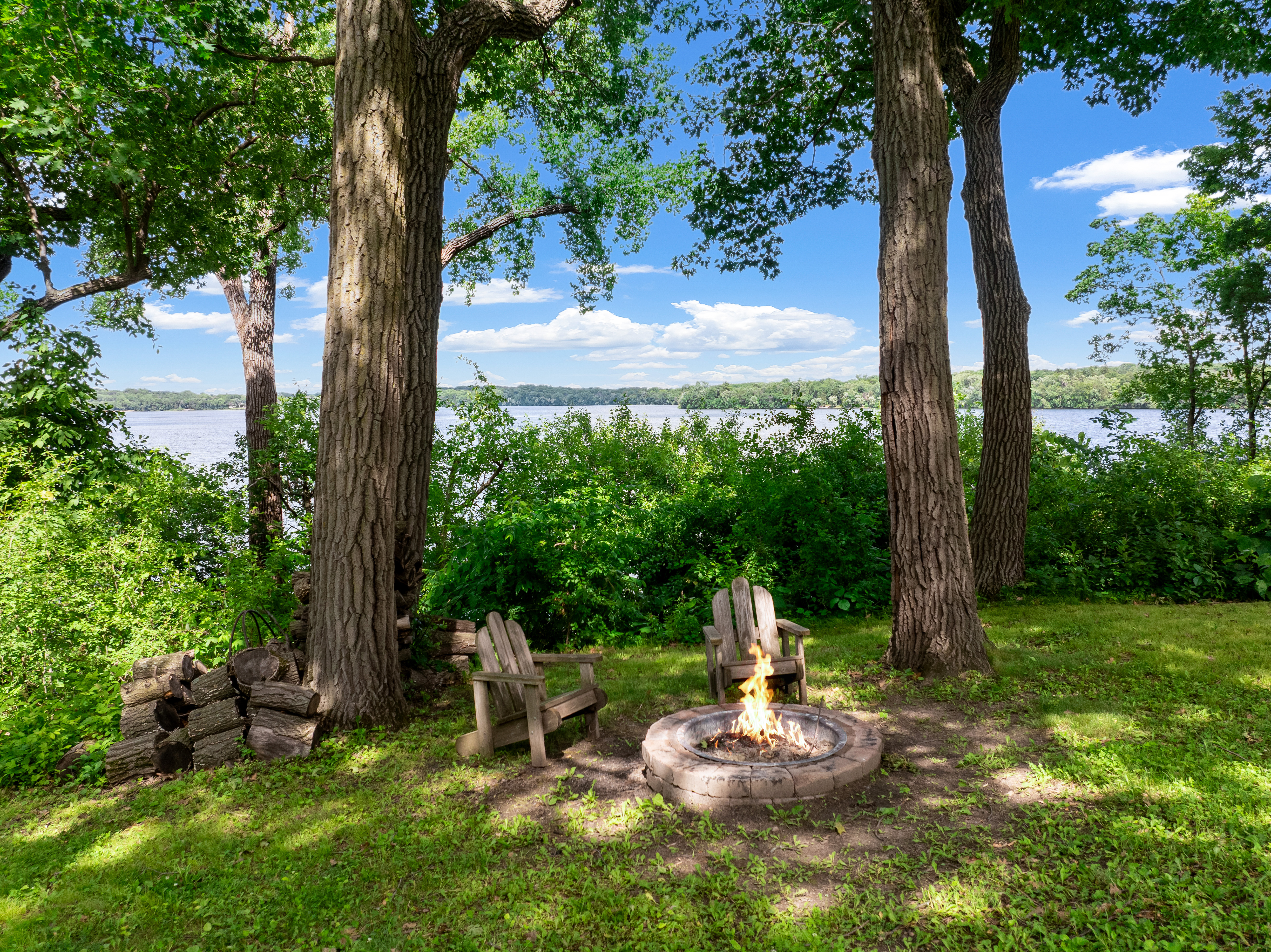  Lakeside Luxury with Timeless Charm and Modern Touches - 物件實景