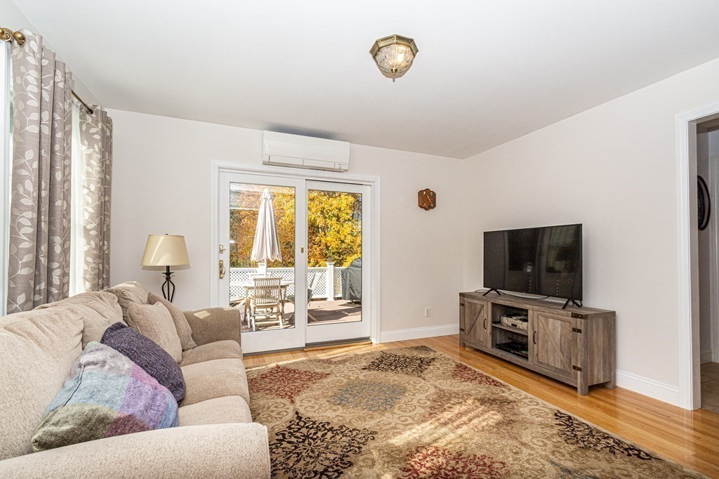 Seabrook, New Hampshire, 03874, United States, 4 Bedrooms Bedrooms, ,3 BathroomsBathrooms,Residential,For Sale,1942793