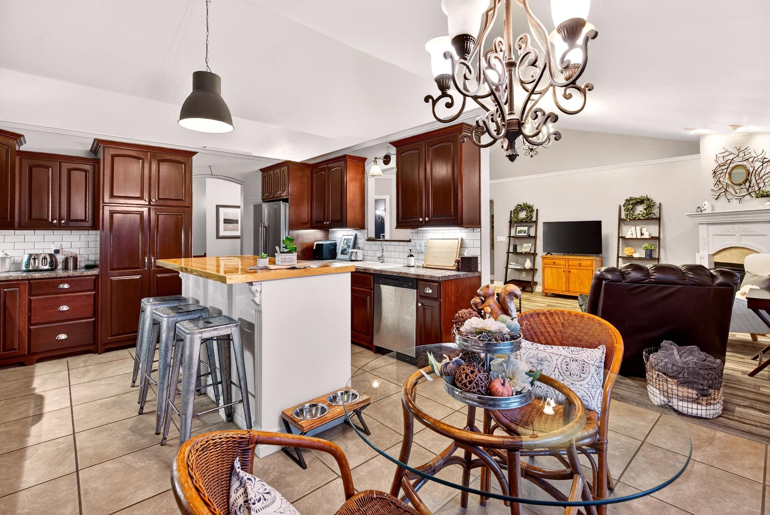 Neenah, Wisconsin, 54956, United States, 4 Bedrooms Bedrooms, ,4 BathroomsBathrooms,Residential,For Sale,1996384