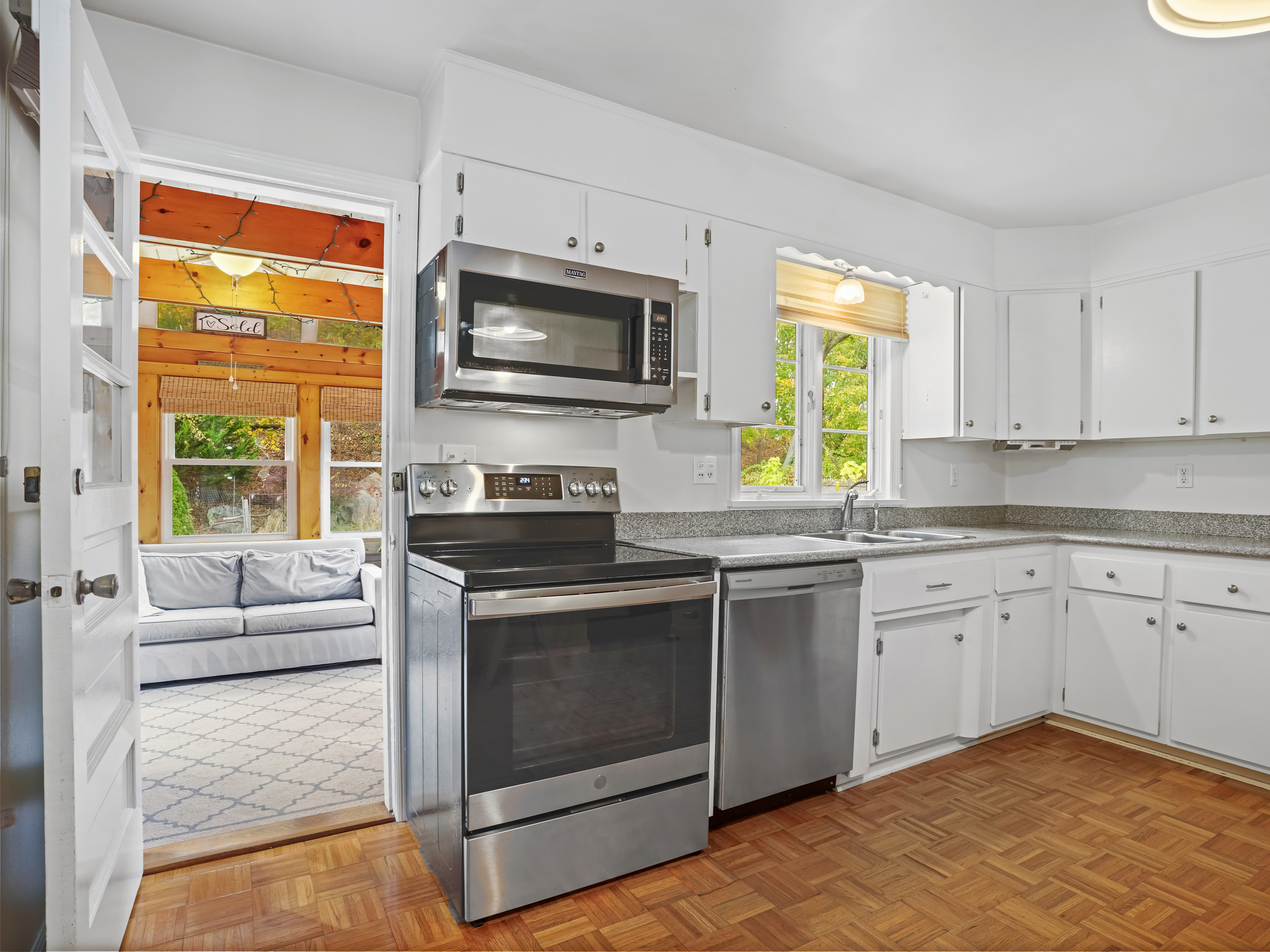 Norwalk, Connecticut, 06850, United States, 3 Bedrooms Bedrooms, ,2 BathroomsBathrooms,Residential,For Sale,1989488