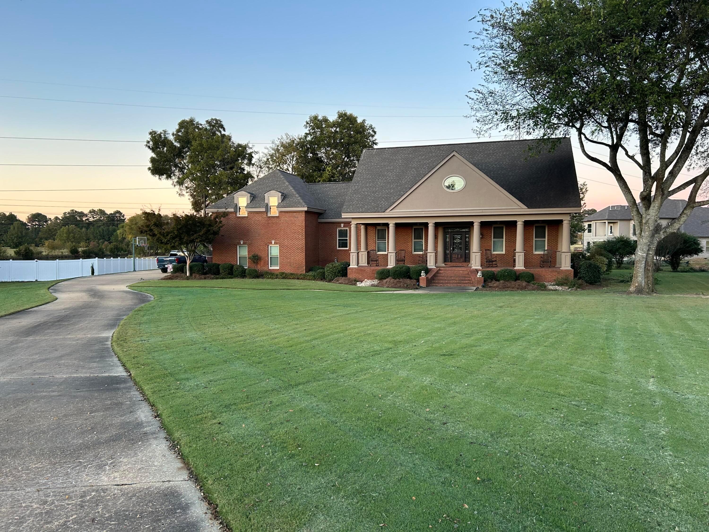 Tupelo, Mississippi, 38801, United States, 4 Bedrooms Bedrooms, ,6 BathroomsBathrooms,Residential,For Sale,1787715