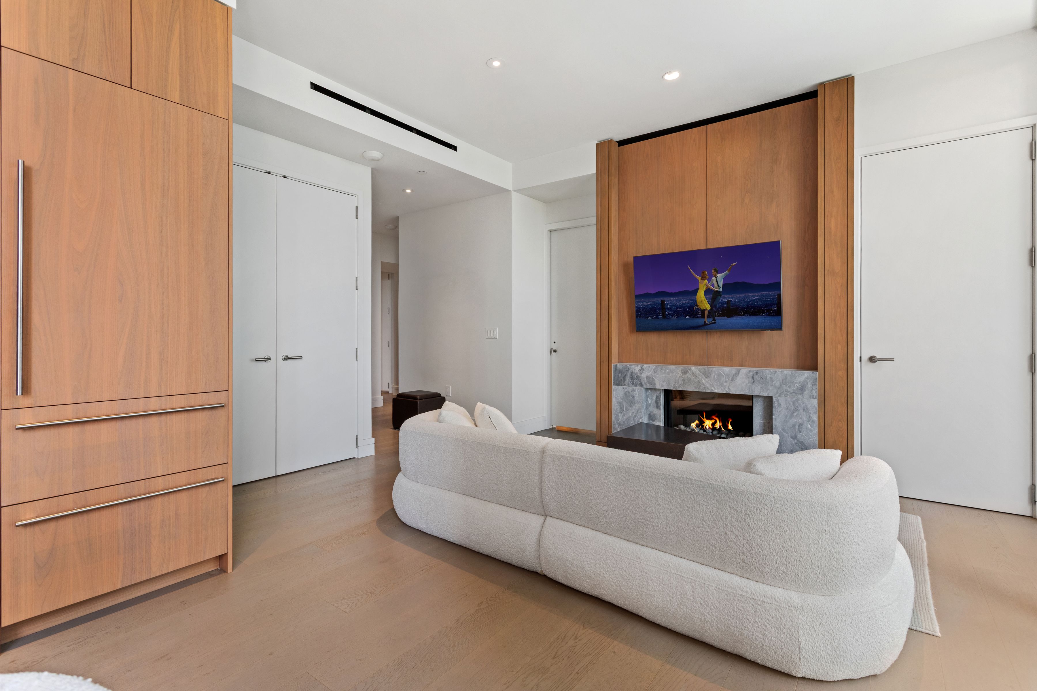  211 West Elm Court - 物件實景